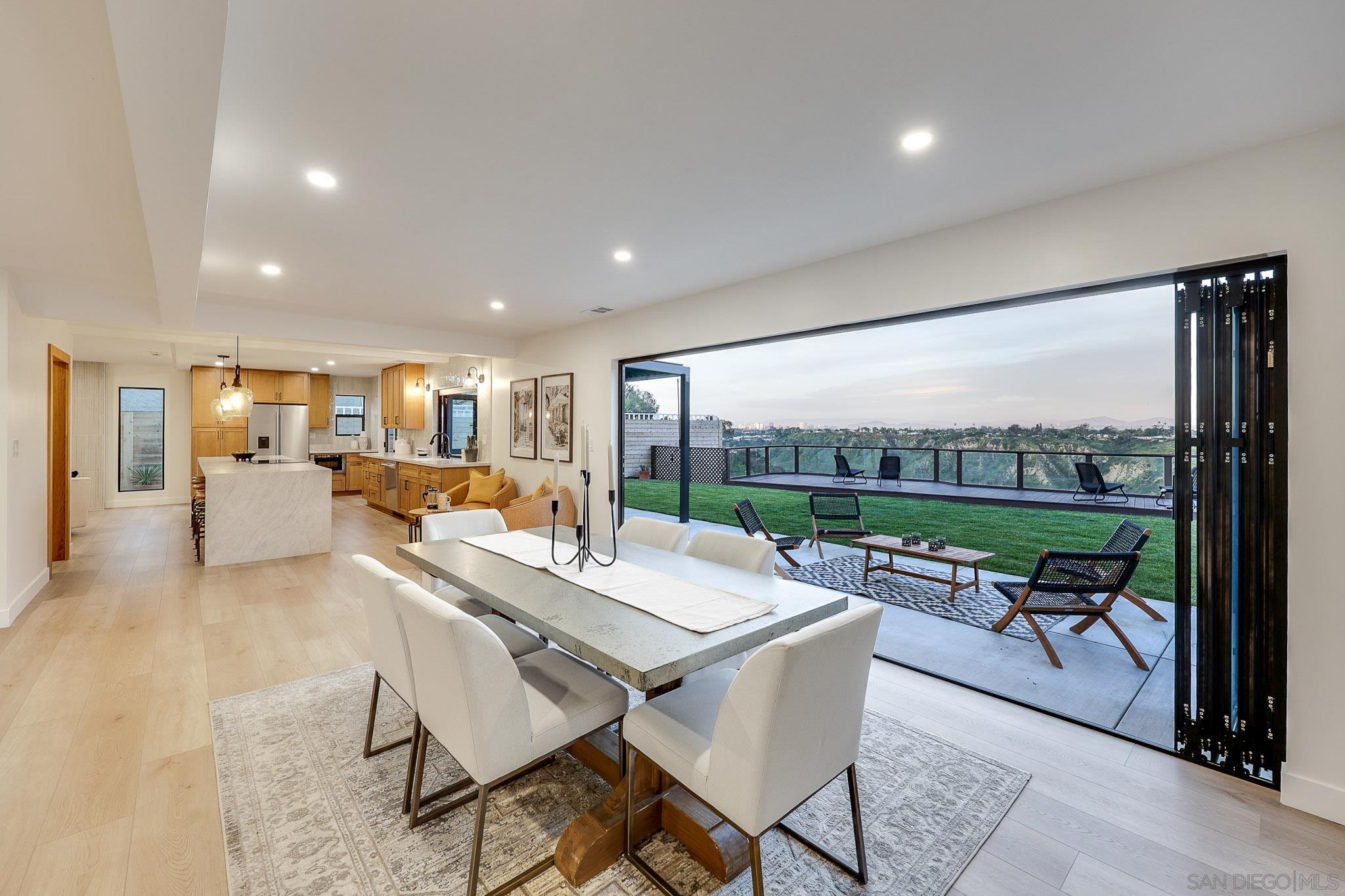 Detail Gallery Image 3 of 53 For 5777  Desert View Dr  #358-381-14-00,  La Jolla,  CA 92037 - 5 Beds | 3/1 Baths