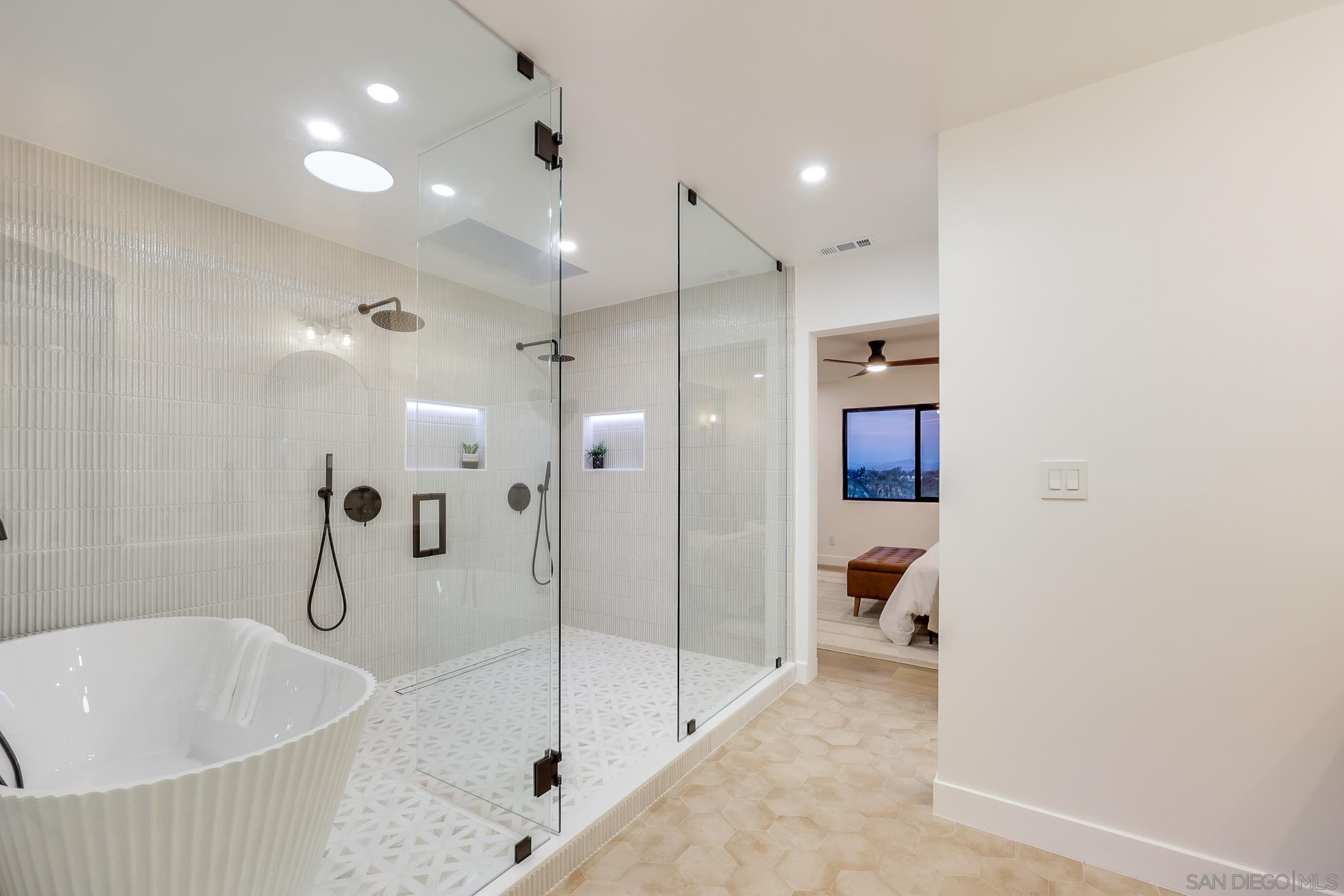 Detail Gallery Image 26 of 53 For 5777  Desert View Dr  #358-381-14-00,  La Jolla,  CA 92037 - 5 Beds | 3/1 Baths