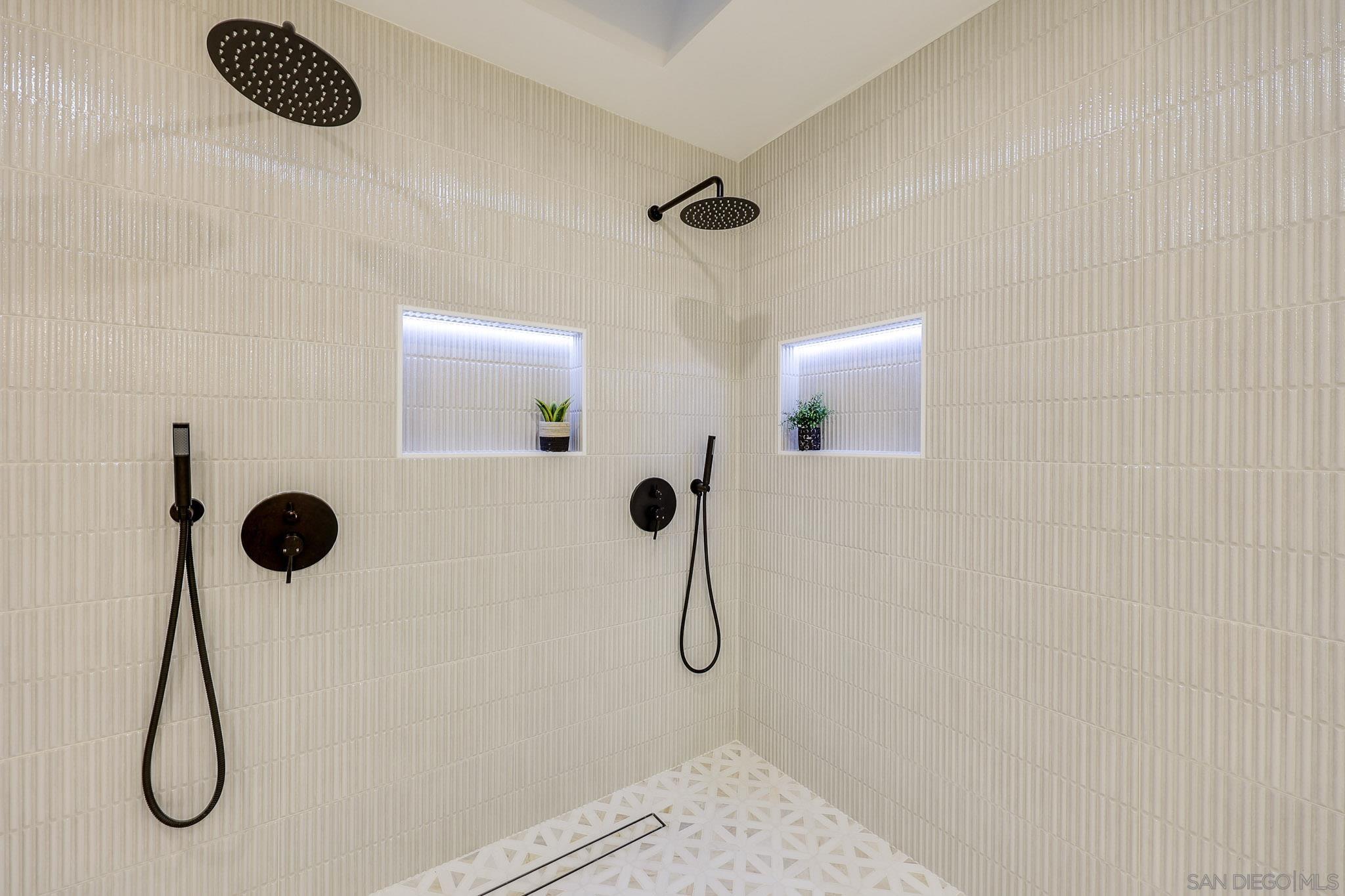 Detail Gallery Image 27 of 53 For 5777  Desert View Dr  #358-381-14-00,  La Jolla,  CA 92037 - 5 Beds | 3/1 Baths