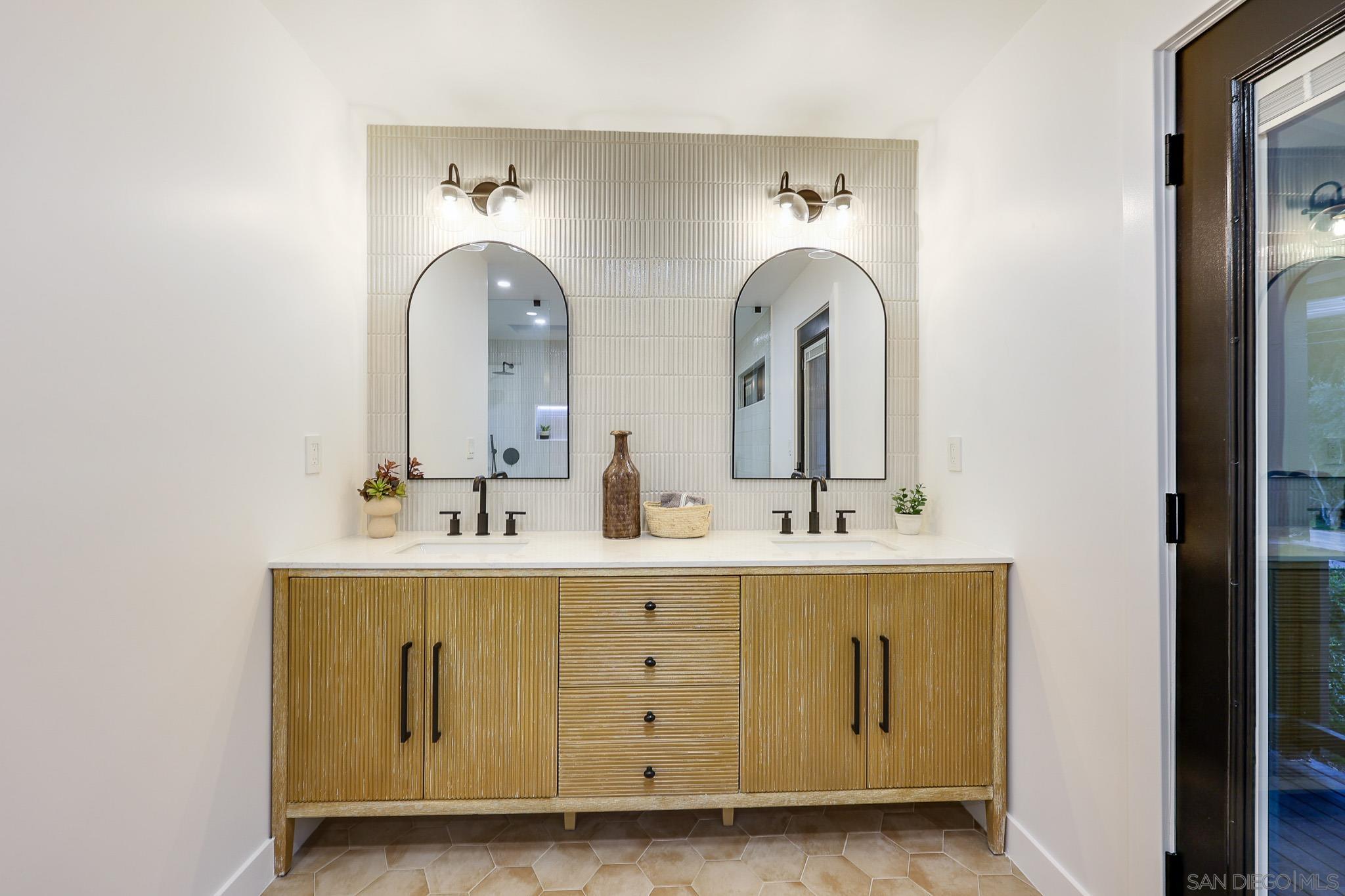 Detail Gallery Image 28 of 53 For 5777  Desert View Dr  #358-381-14-00,  La Jolla,  CA 92037 - 5 Beds | 3/1 Baths