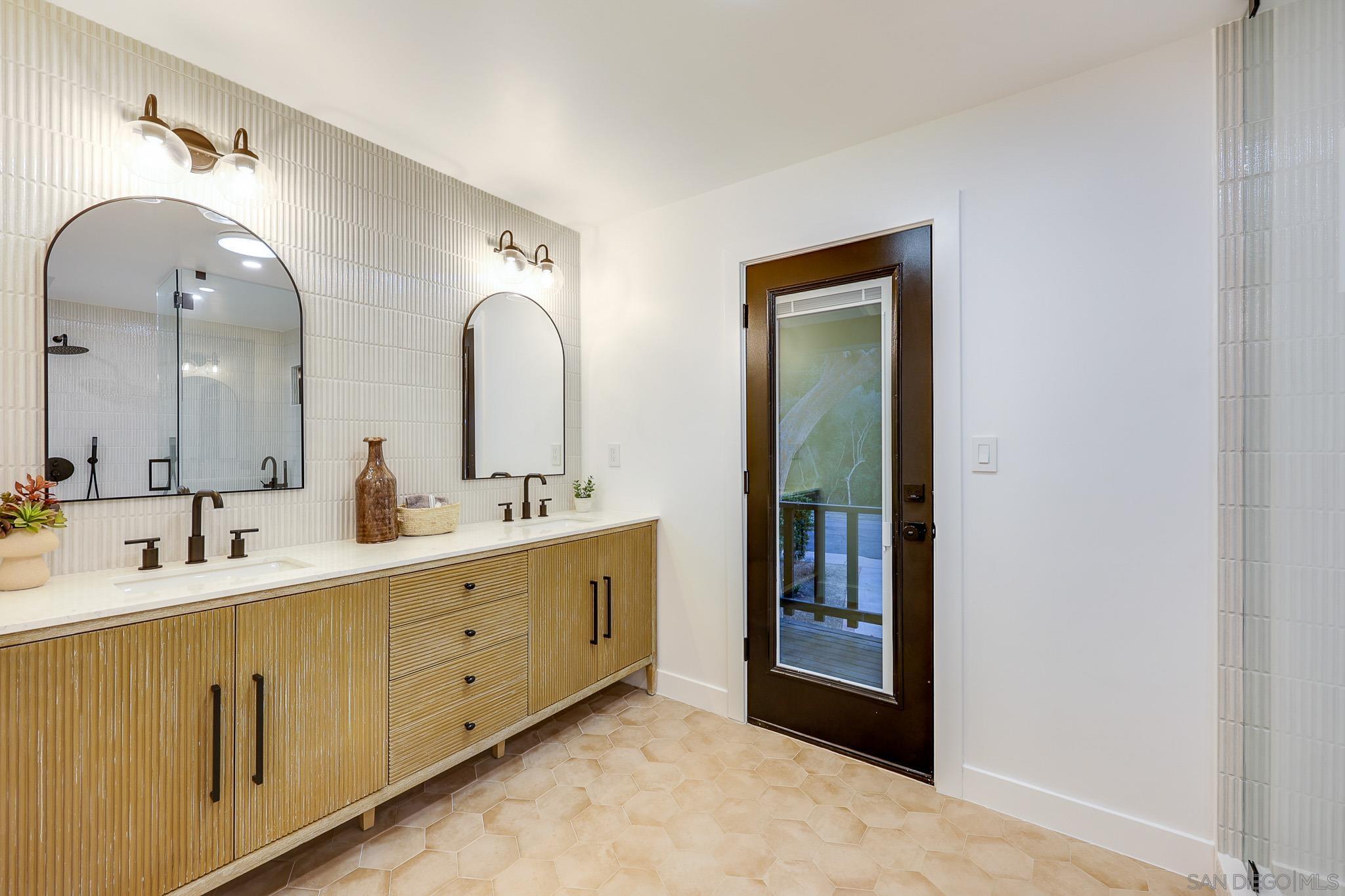 Detail Gallery Image 29 of 53 For 5777  Desert View Dr  #358-381-14-00,  La Jolla,  CA 92037 - 5 Beds | 3/1 Baths