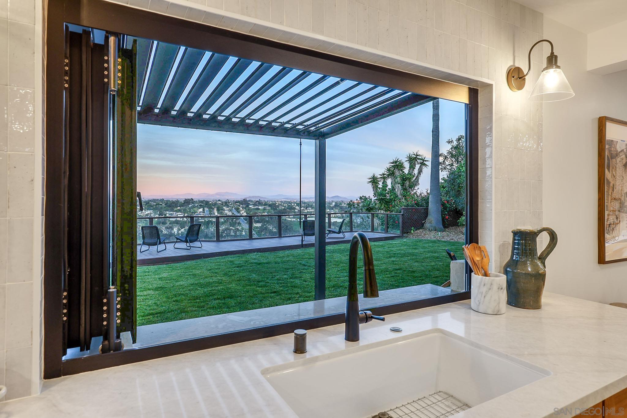 Detail Gallery Image 4 of 53 For 5777  Desert View Dr  #358-381-14-00,  La Jolla,  CA 92037 - 5 Beds | 3/1 Baths