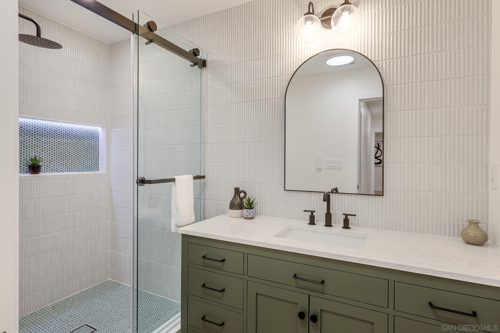 Detail Gallery Image 33 of 53 For 5777  Desert View Dr  #358-381-14-00,  La Jolla,  CA 92037 - 5 Beds | 3/1 Baths