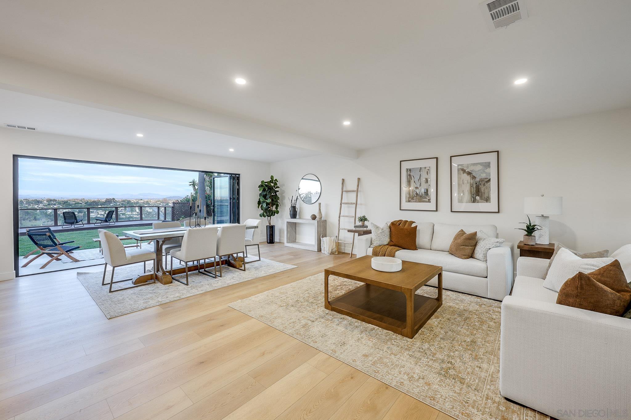 Detail Gallery Image 6 of 53 For 5777  Desert View Dr  #358-381-14-00,  La Jolla,  CA 92037 - 5 Beds | 3/1 Baths