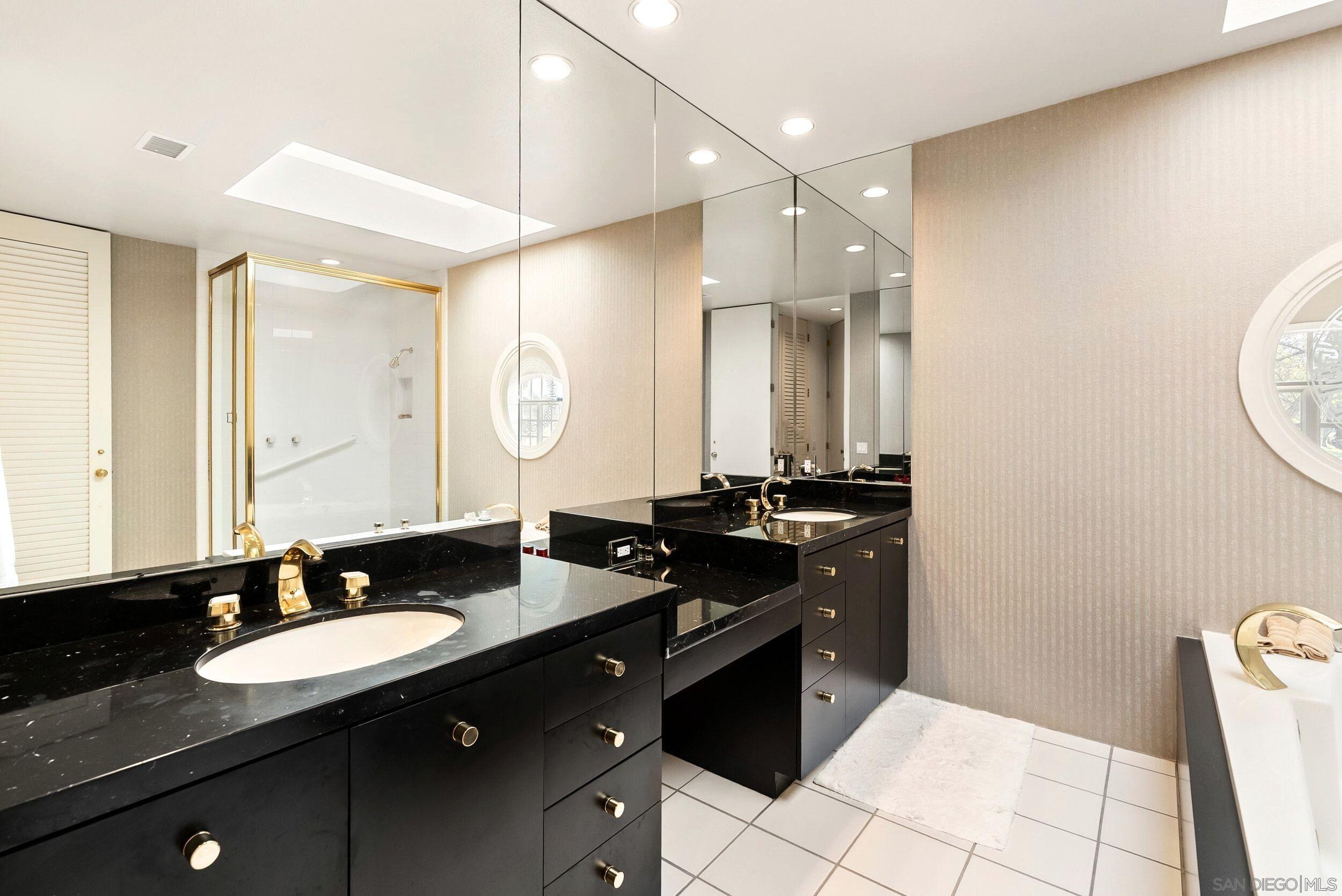 Detail Gallery Image 7 of 14 For 7437  Avenida De Palais, Carlsbad,  CA 92009 - 2 Beds | 2/1 Baths