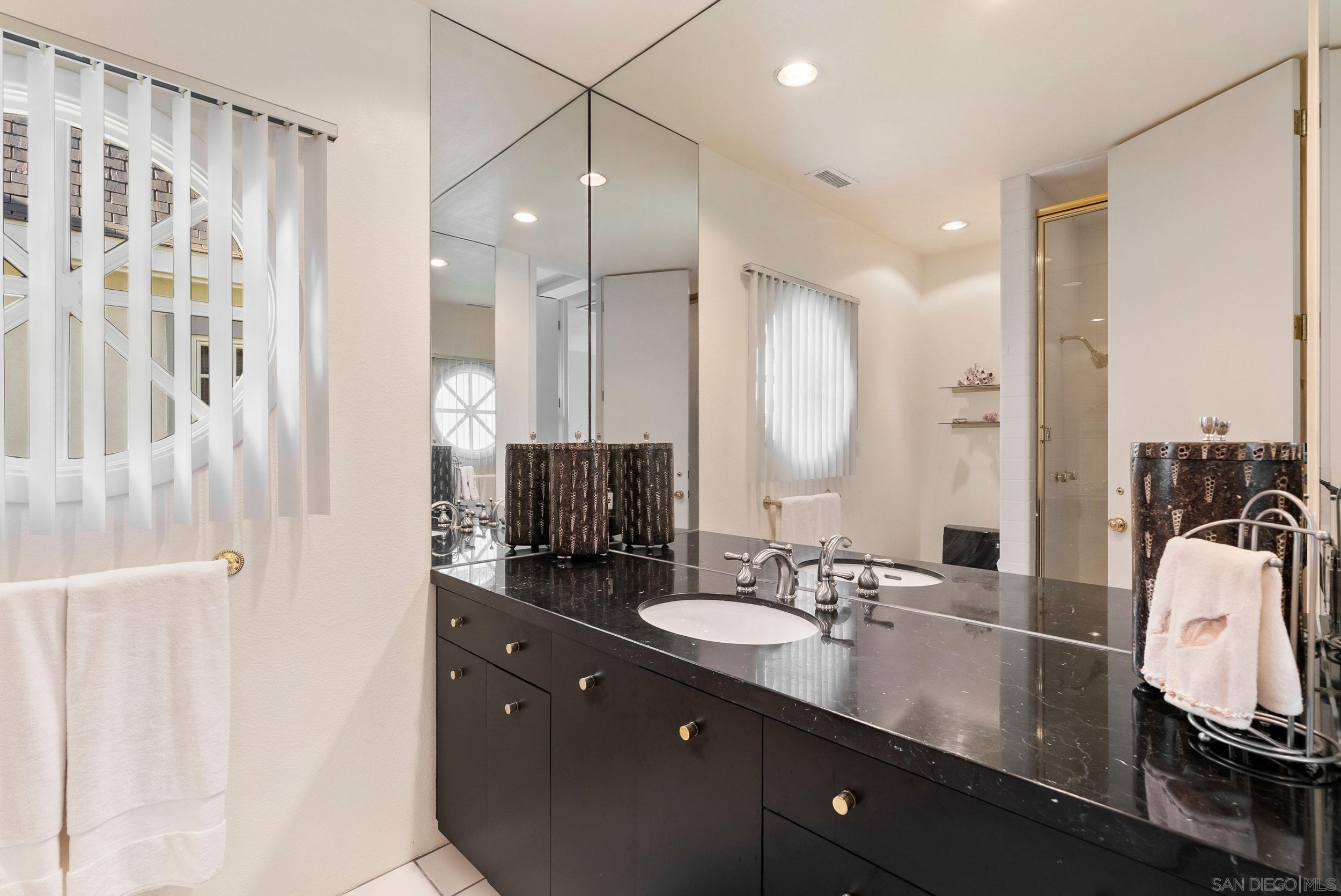 Detail Gallery Image 9 of 14 For 7437  Avenida De Palais, Carlsbad,  CA 92009 - 2 Beds | 2/1 Baths