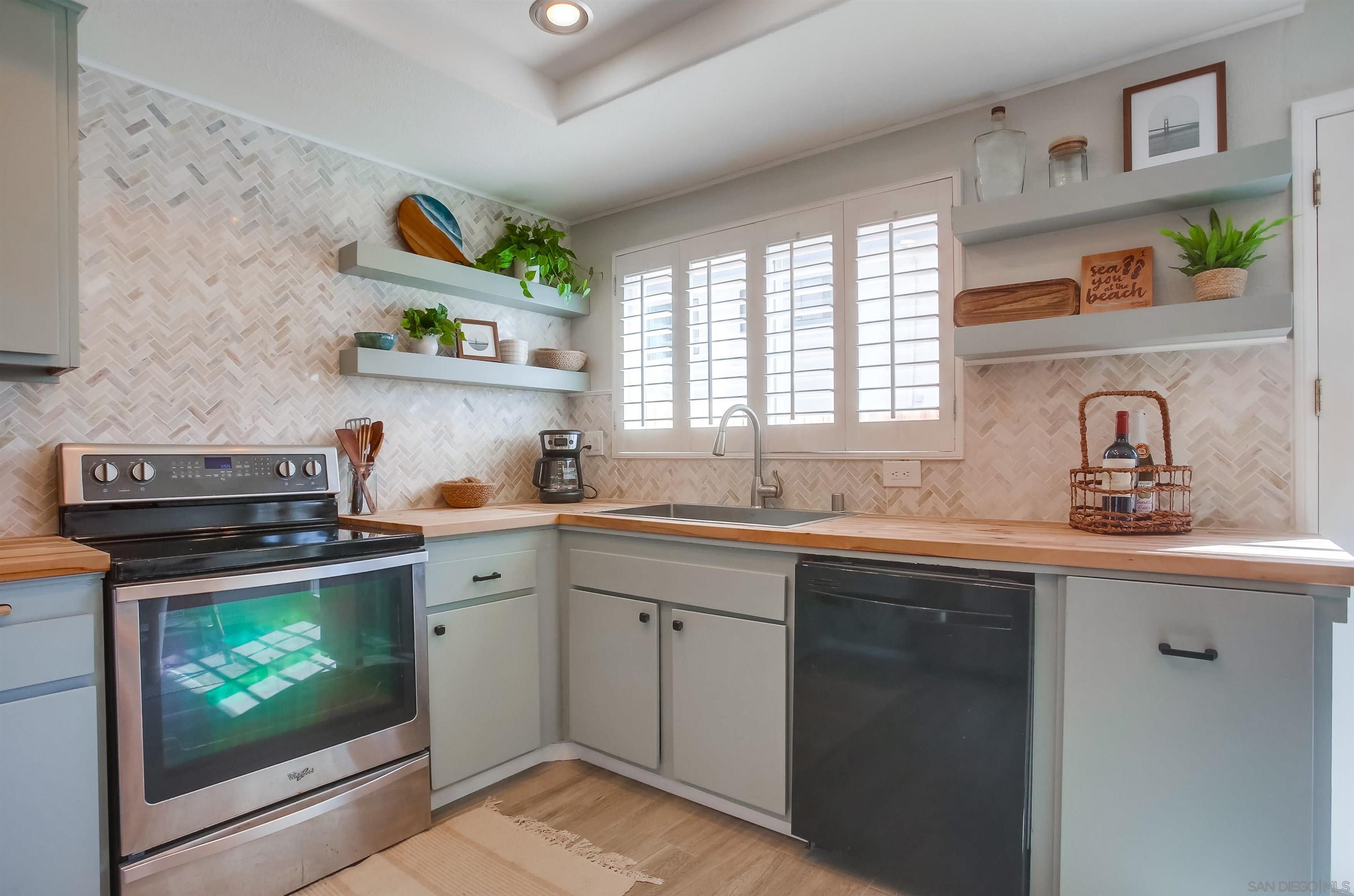 Detail Gallery Image 11 of 28 For 3466  Thunder Dr, Oceanside,  CA 92056 - 2 Beds | 1/1 Baths