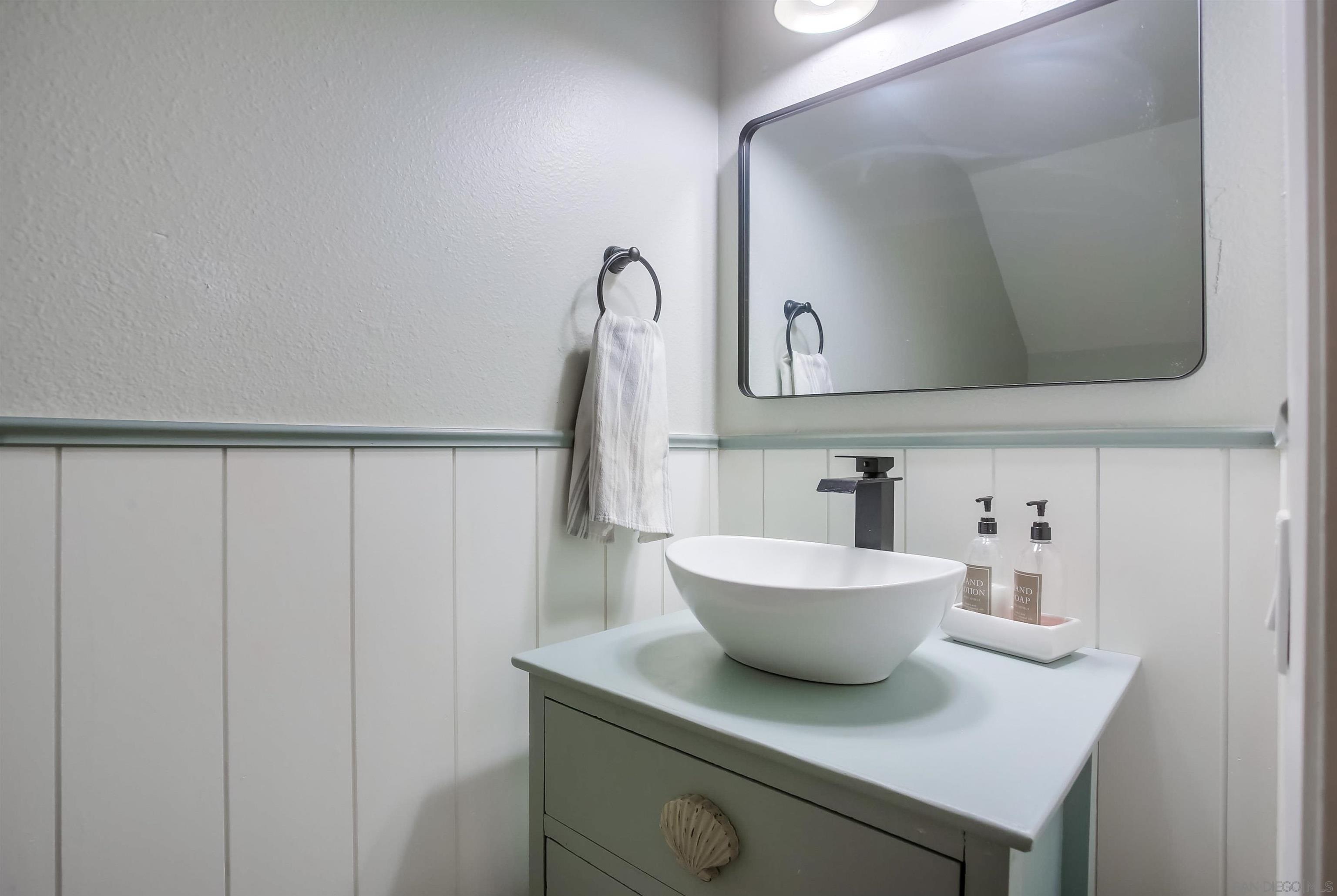 Detail Gallery Image 14 of 28 For 3466  Thunder Dr, Oceanside,  CA 92056 - 2 Beds | 1/1 Baths