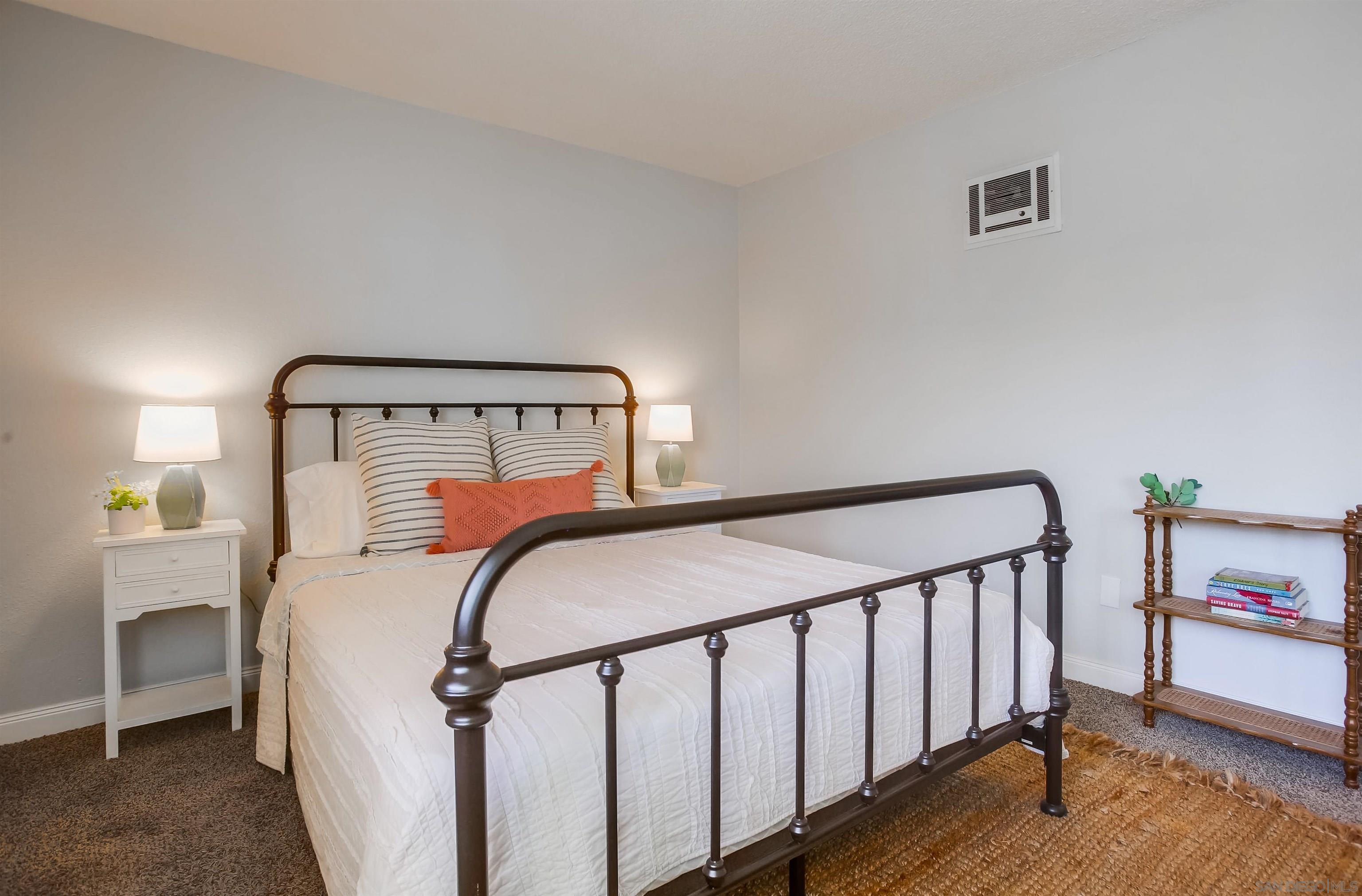 Detail Gallery Image 17 of 28 For 3466  Thunder Dr, Oceanside,  CA 92056 - 2 Beds | 1/1 Baths