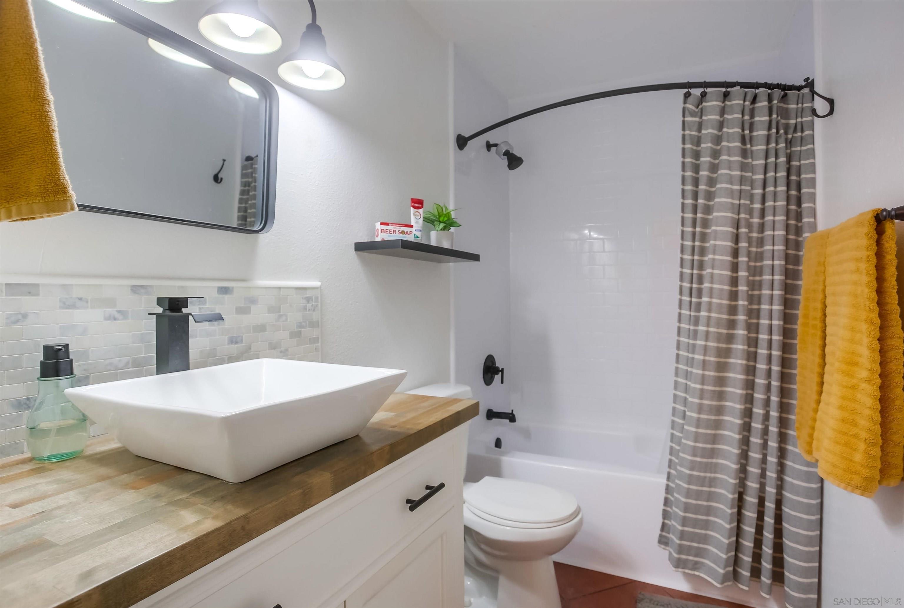 Detail Gallery Image 19 of 28 For 3466  Thunder Dr, Oceanside,  CA 92056 - 2 Beds | 1/1 Baths