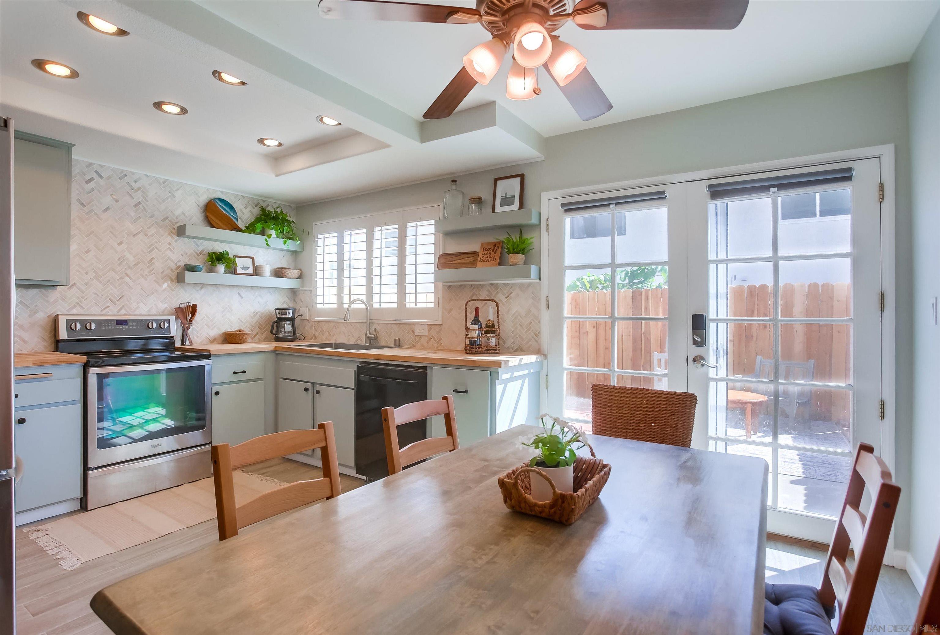 Detail Gallery Image 6 of 28 For 3466  Thunder Dr, Oceanside,  CA 92056 - 2 Beds | 1/1 Baths