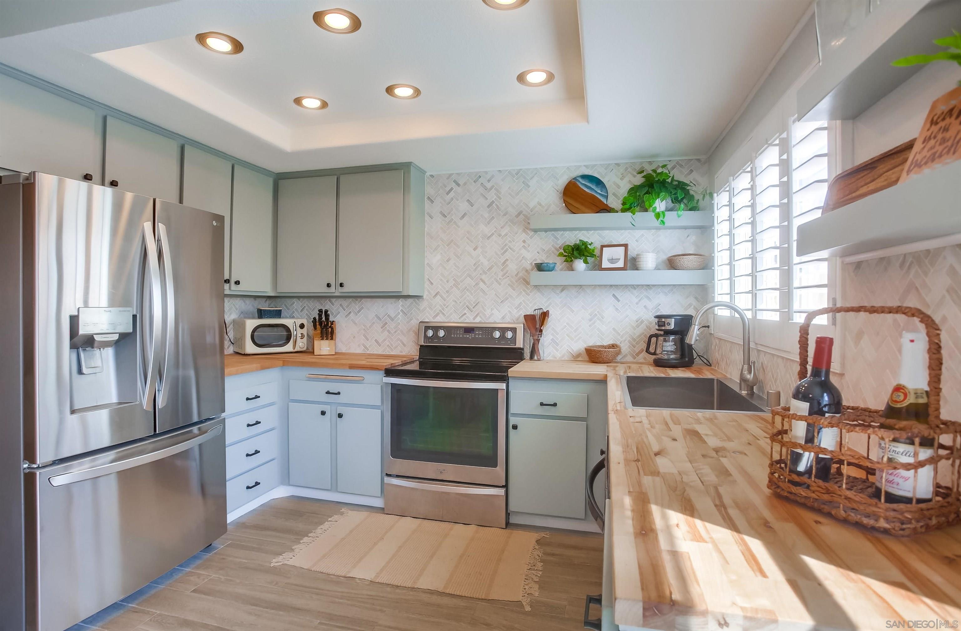 Detail Gallery Image 9 of 28 For 3466  Thunder Dr, Oceanside,  CA 92056 - 2 Beds | 1/1 Baths