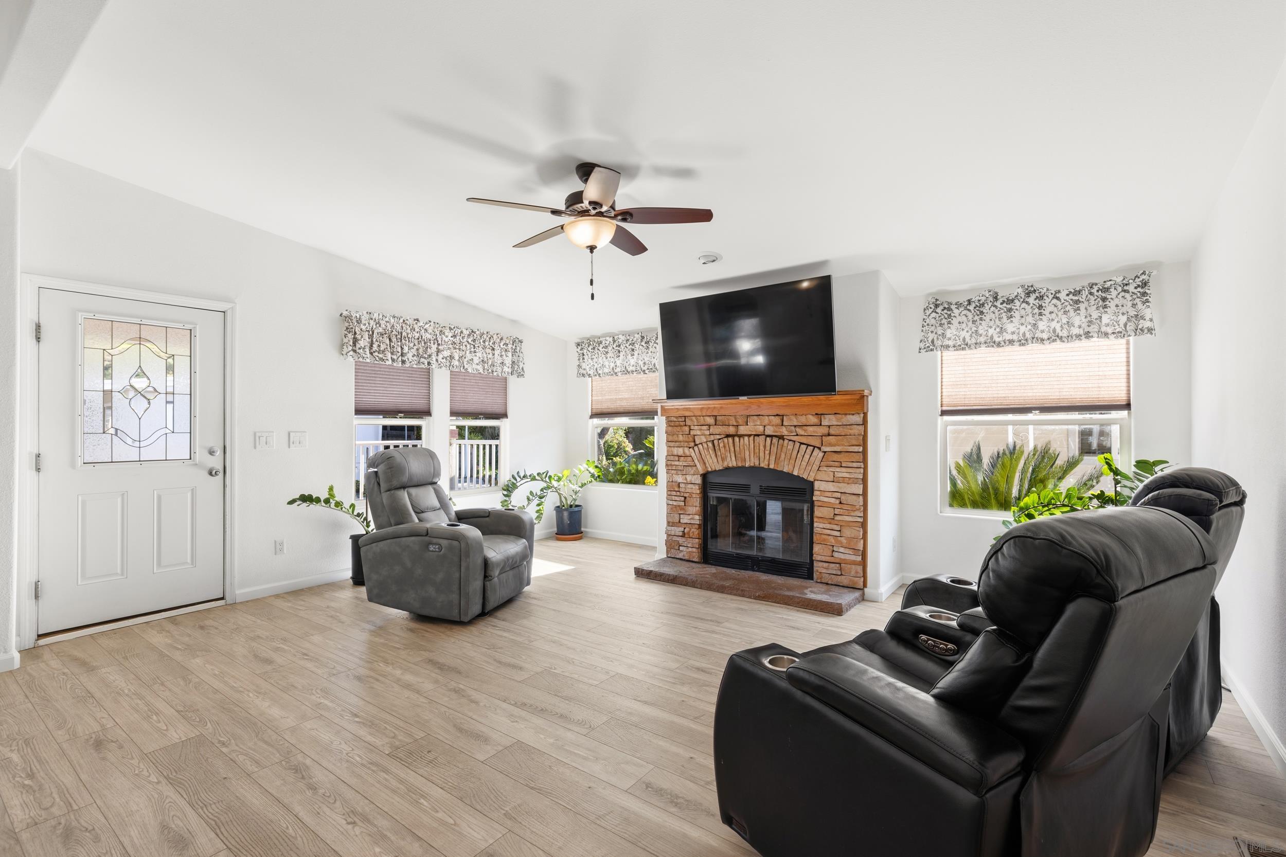 Detail Gallery Image 6 of 13 For 13314  Buena Vista St  #71,  Poway,  CA 92064 - 3 Beds | 2 Baths