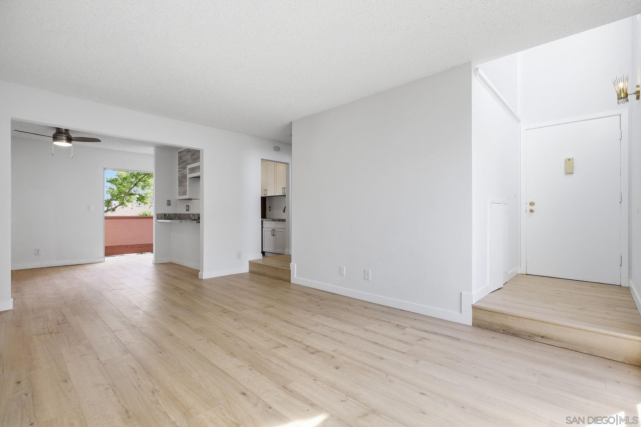 Detail Gallery Image 2 of 22 For 3262  Ashford St  #F,  San Diego,  CA 92111 - 2 Beds | 1/1 Baths