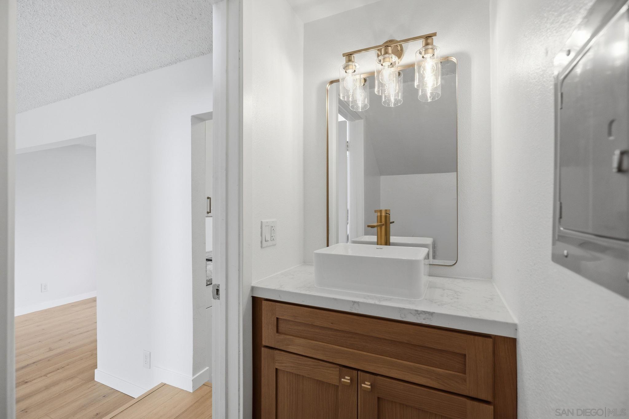 Detail Gallery Image 11 of 22 For 3262  Ashford St  #F,  San Diego,  CA 92111 - 2 Beds | 1/1 Baths