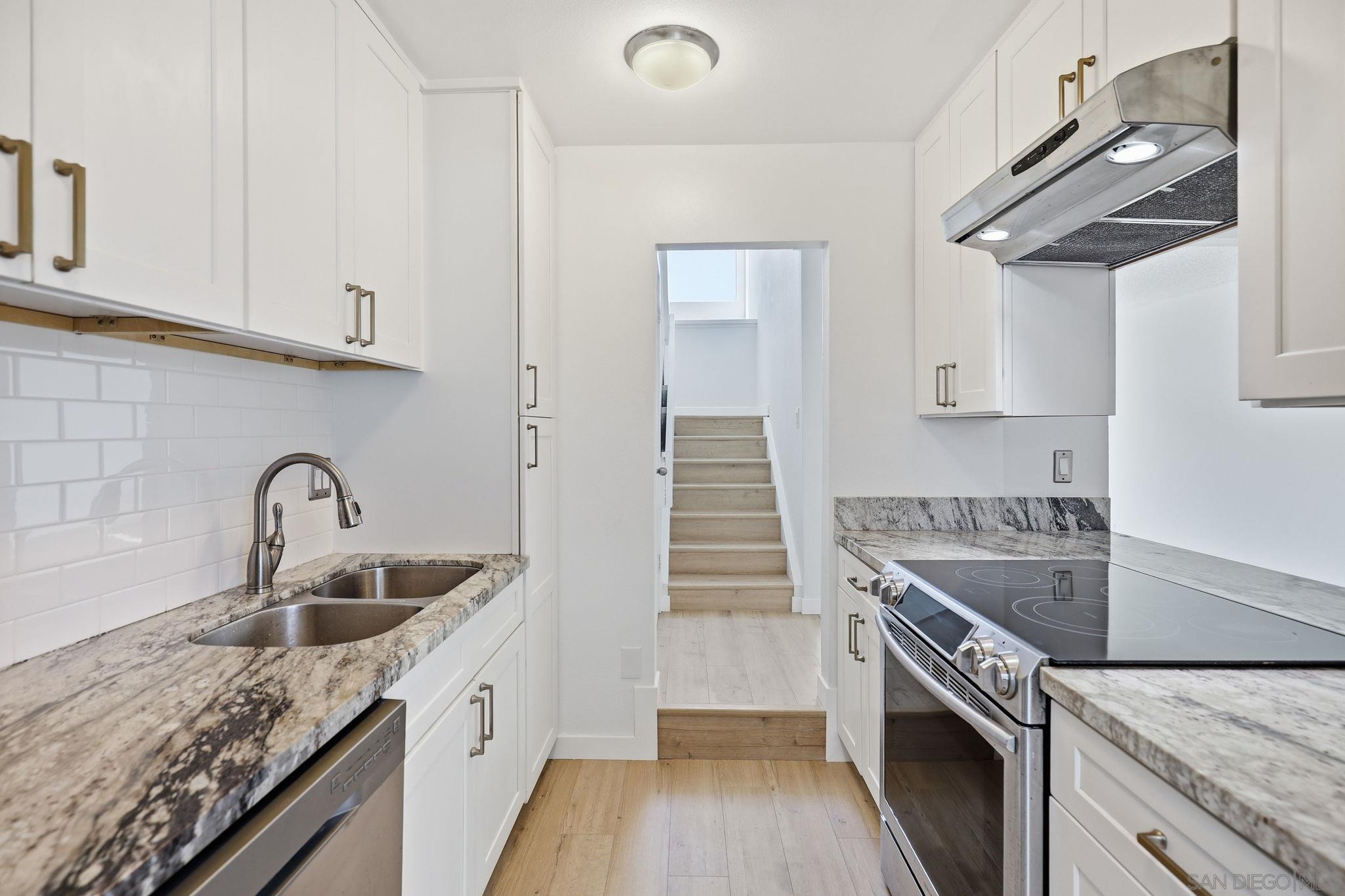 Detail Gallery Image 8 of 22 For 3262  Ashford St  #F,  San Diego,  CA 92111 - 2 Beds | 1/1 Baths