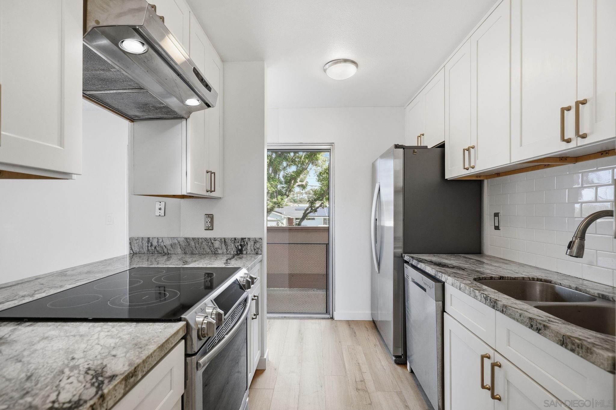 Detail Gallery Image 9 of 22 For 3262  Ashford St  #F,  San Diego,  CA 92111 - 2 Beds | 1/1 Baths