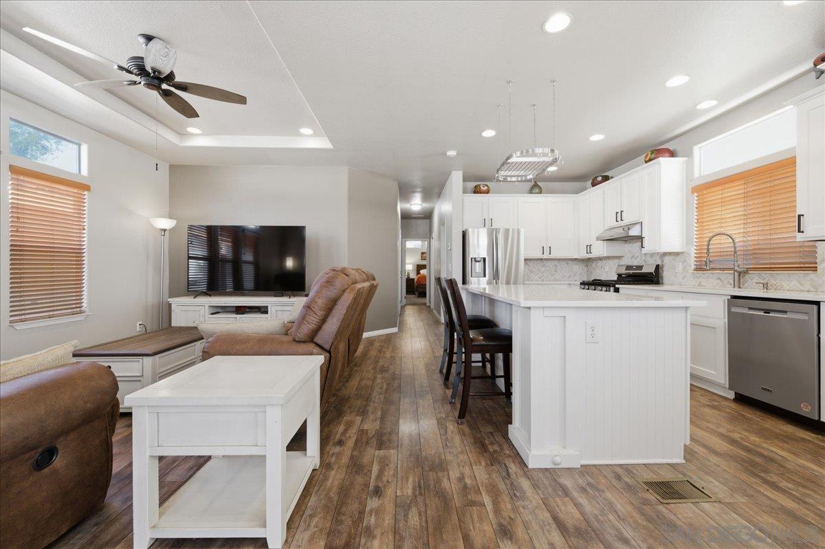 Detail Gallery Image 6 of 29 For 1951  47th St.  #182,  San Diego,  CA 92102 - 3 Beds | 2 Baths