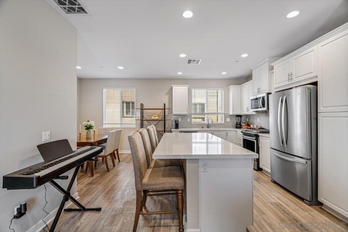 Detail Gallery Image 10 of 38 For 2548 S Escondido Blvd  #906,  Escondido,  CA 92025 - 3 Beds | 2/2 Baths