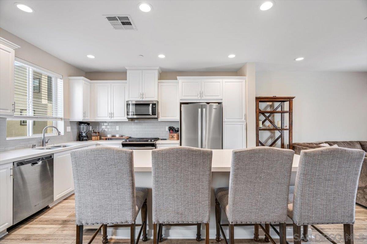 Detail Gallery Image 7 of 38 For 2548 S Escondido Blvd  #906,  Escondido,  CA 92025 - 3 Beds | 2/2 Baths