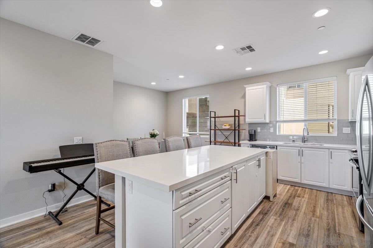 Detail Gallery Image 9 of 38 For 2548 S Escondido Blvd  #906,  Escondido,  CA 92025 - 3 Beds | 2/2 Baths