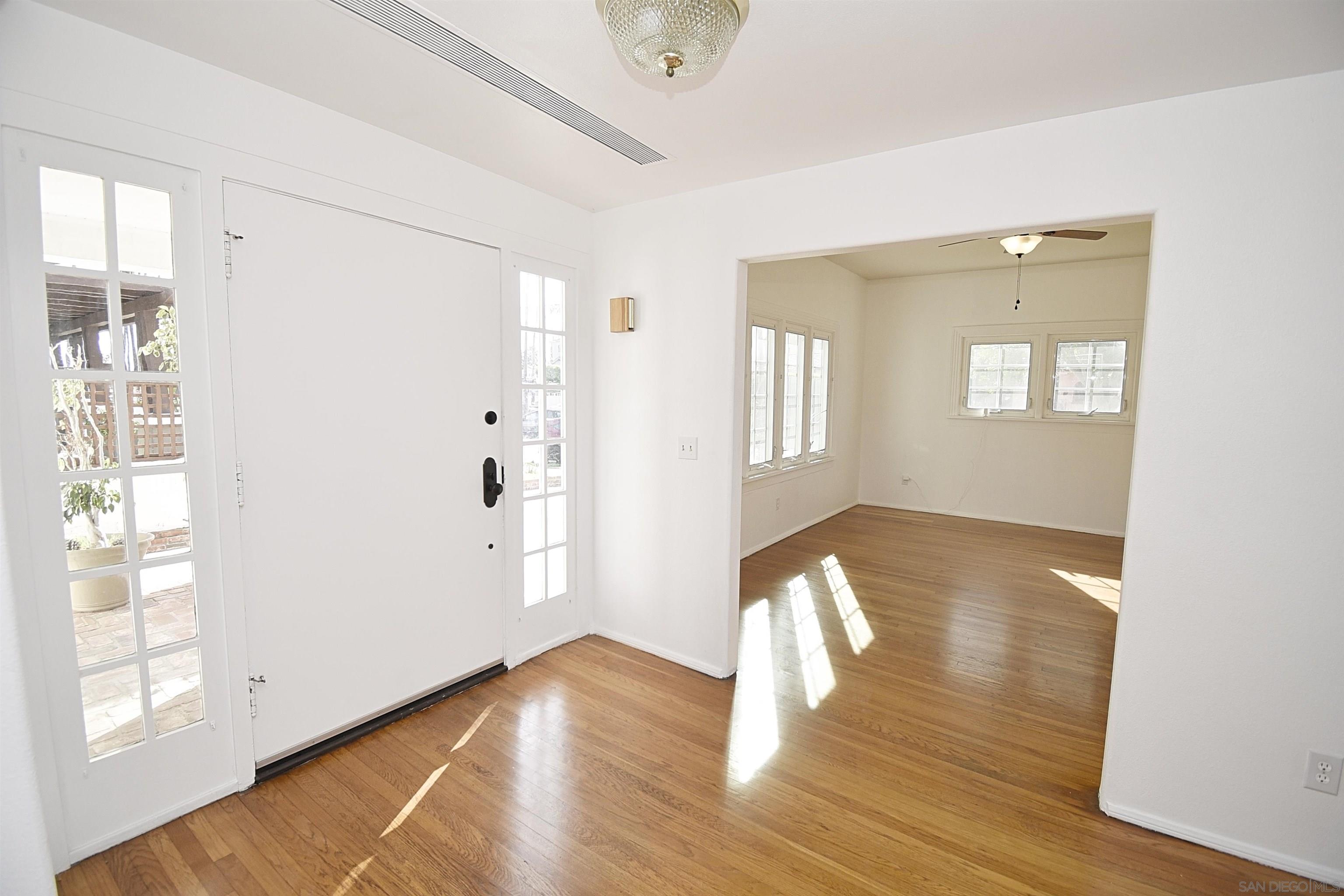 Detail Gallery Image 18 of 73 For 4778  Panorama Drive, San Diego,  CA 92116 - 6 Beds | 2 Baths