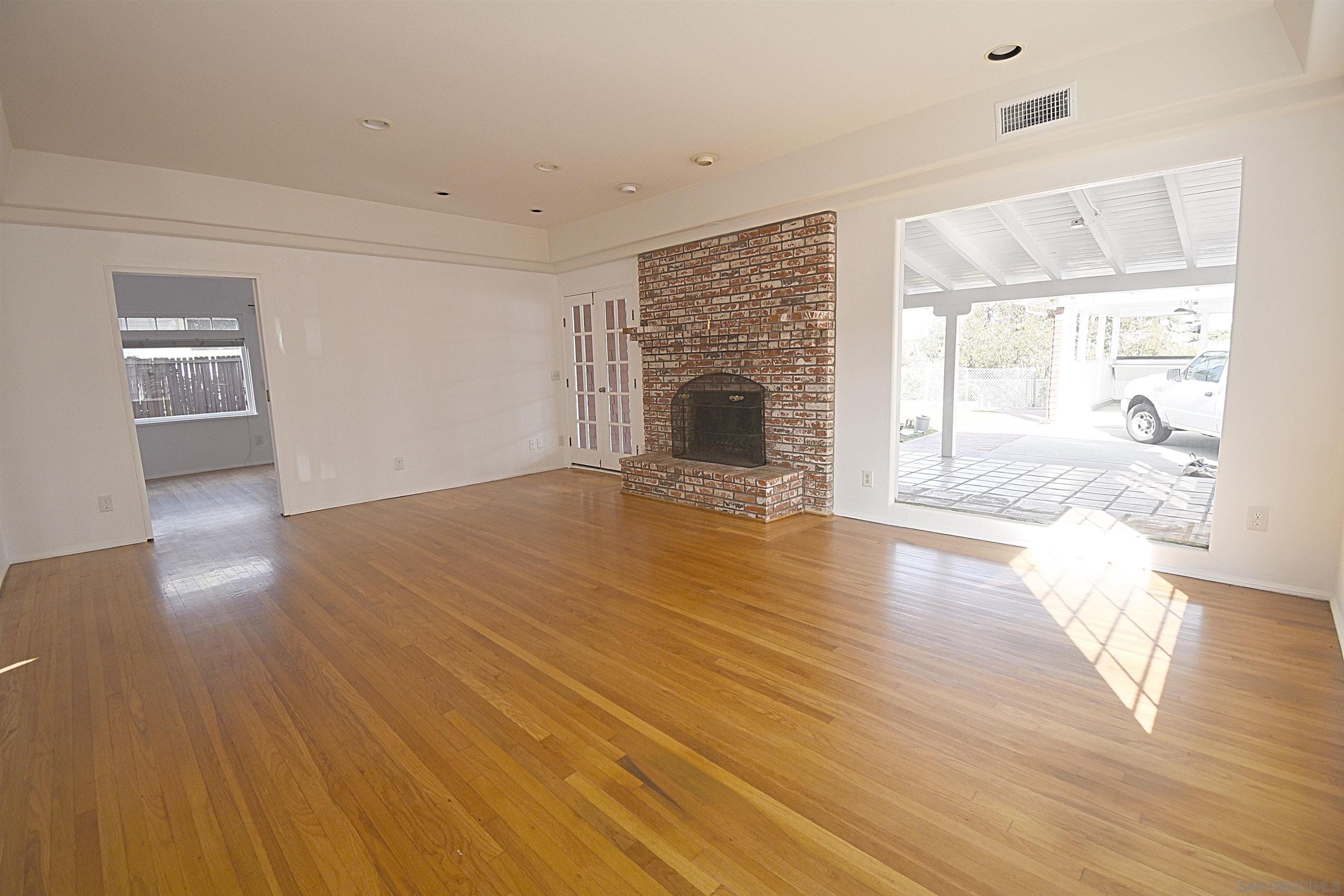 Detail Gallery Image 9 of 73 For 4778  Panorama Drive, San Diego,  CA 92116 - 6 Beds | 2 Baths