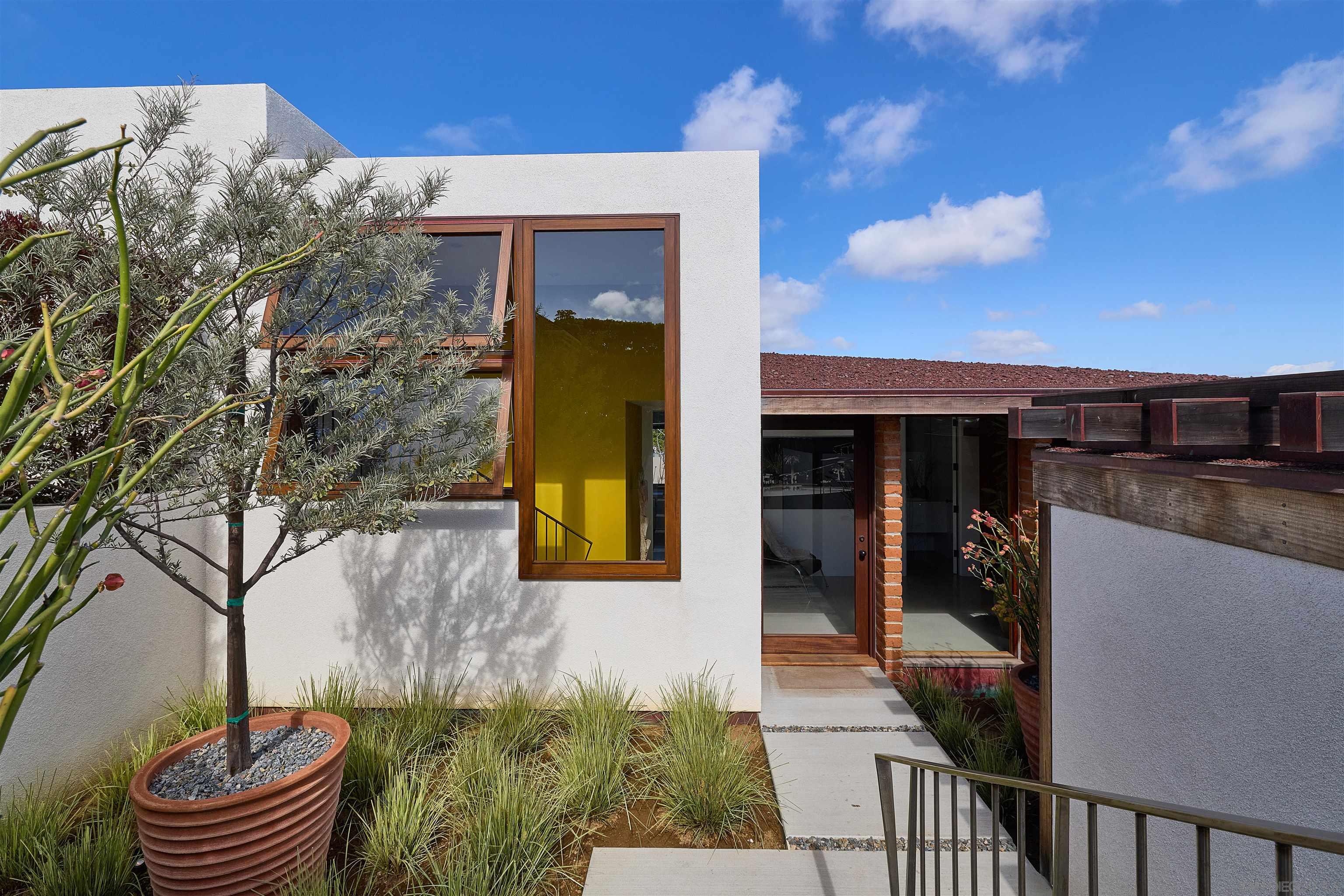 Detail Gallery Image 3 of 29 For 3016  Rogers Street, San Diego,  CA 92106 - 3 Beds | 3/1 Baths