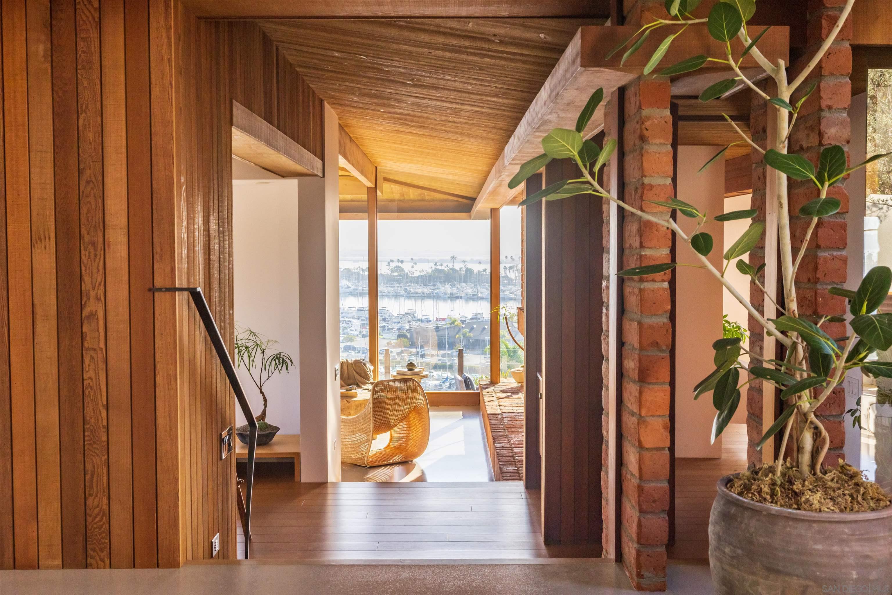 Detail Gallery Image 4 of 29 For 3016  Rogers Street, San Diego,  CA 92106 - 3 Beds | 3/1 Baths