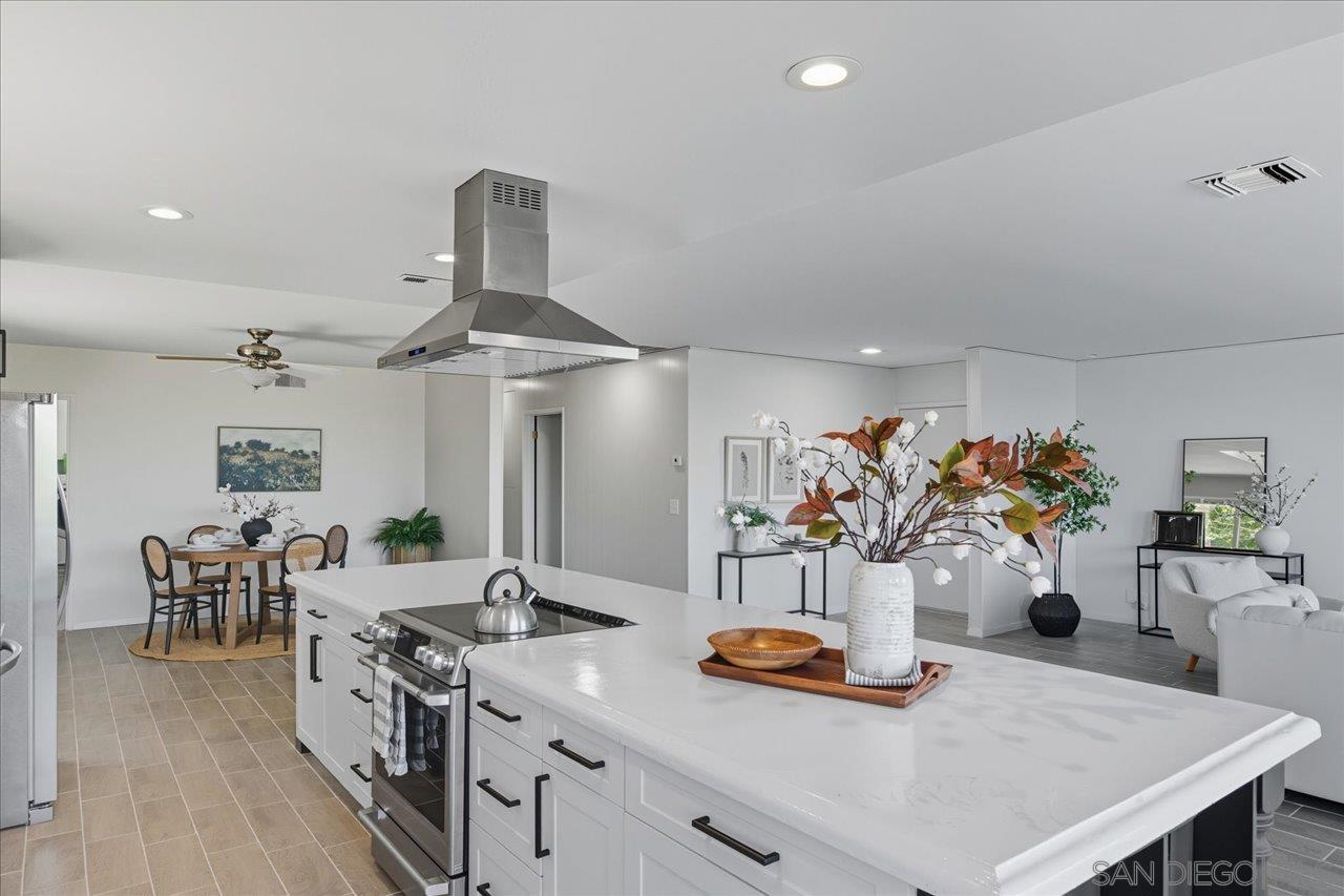 Detail Gallery Image 8 of 49 For 1109  via La Cuesta, Escondido,  CA 92029 - 4 Beds | 2 Baths