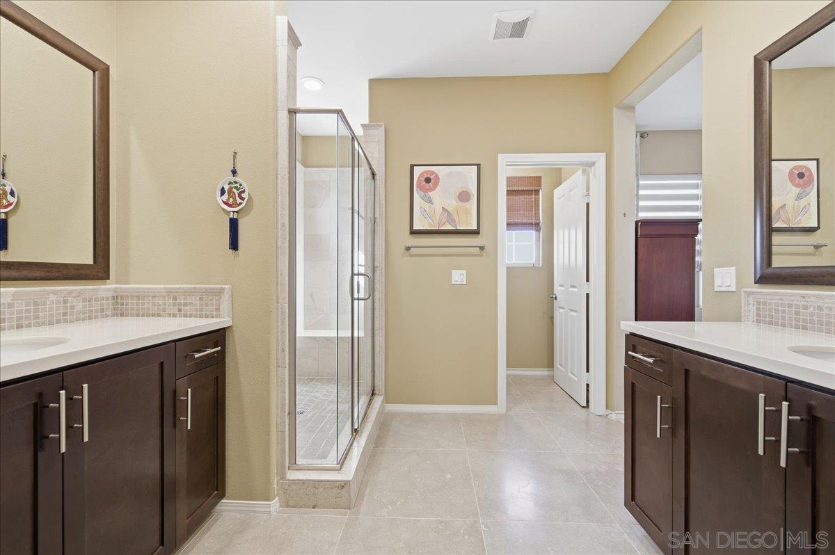 Detail Gallery Image 12 of 27 For 2076  Blue Oak Lane, Vista,  CA 92084 - 3 Beds | 2/1 Baths