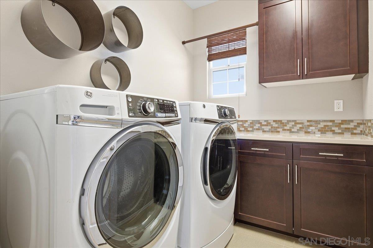 Detail Gallery Image 13 of 27 For 2076  Blue Oak Lane, Vista,  CA 92084 - 3 Beds | 2/1 Baths