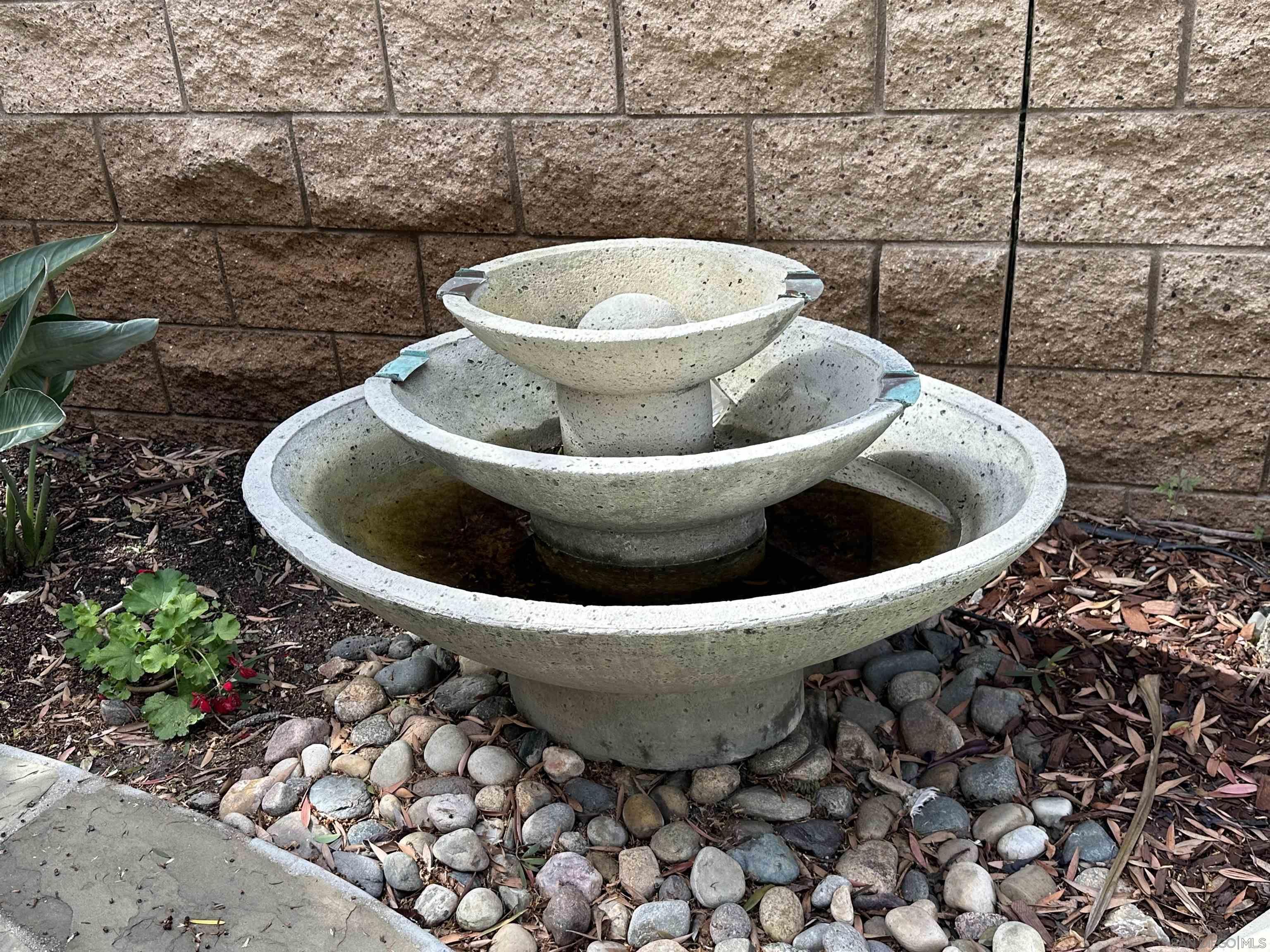 Detail Gallery Image 16 of 27 For 2076  Blue Oak Lane, Vista,  CA 92084 - 3 Beds | 2/1 Baths