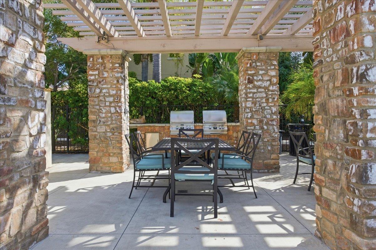 Detail Gallery Image 17 of 27 For 2076  Blue Oak Lane, Vista,  CA 92084 - 3 Beds | 2/1 Baths