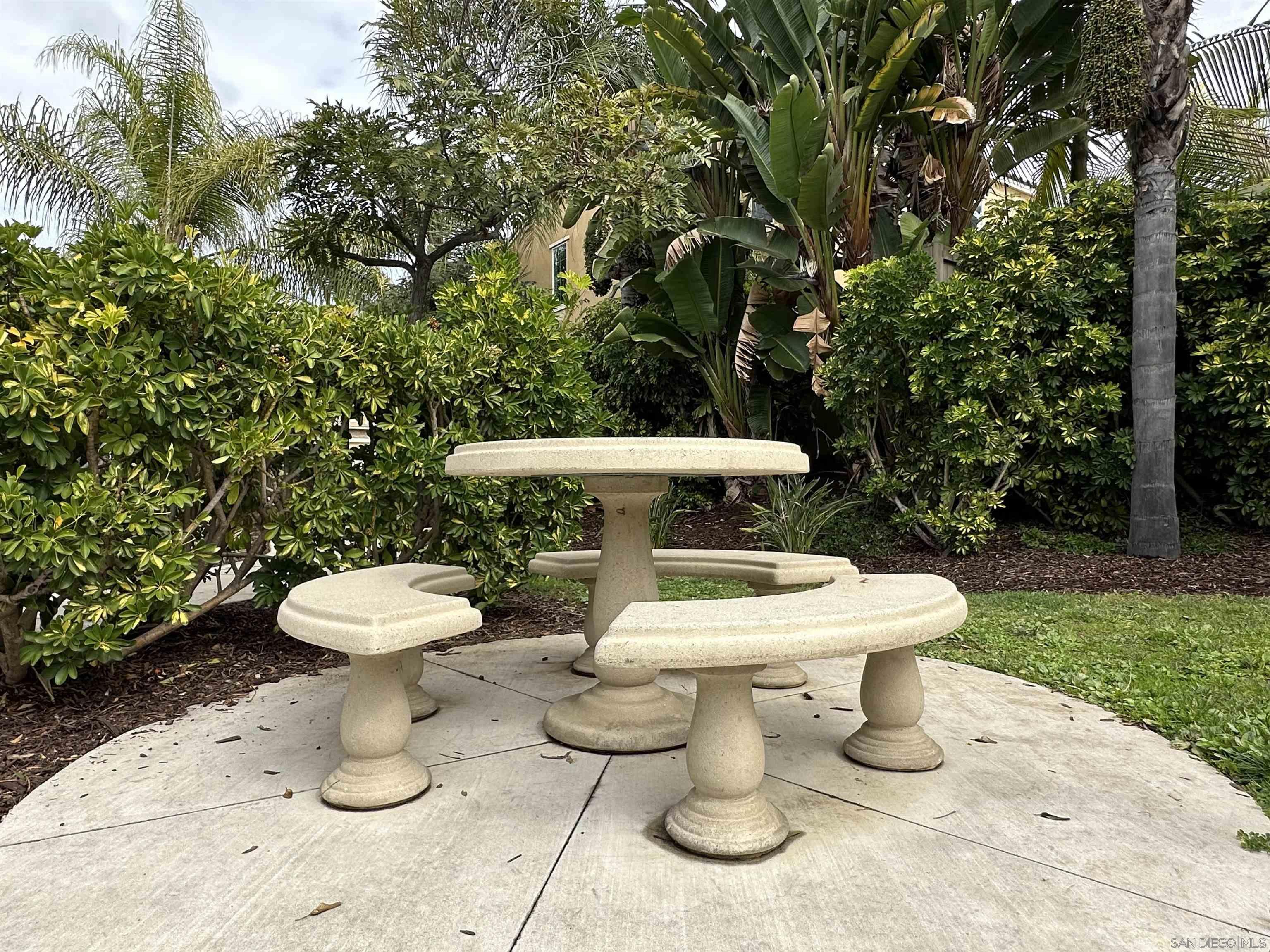 Detail Gallery Image 19 of 27 For 2076  Blue Oak Lane, Vista,  CA 92084 - 3 Beds | 2/1 Baths