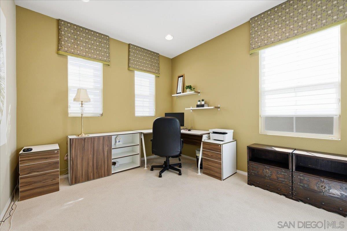 Detail Gallery Image 8 of 27 For 2076  Blue Oak Lane, Vista,  CA 92084 - 3 Beds | 2/1 Baths