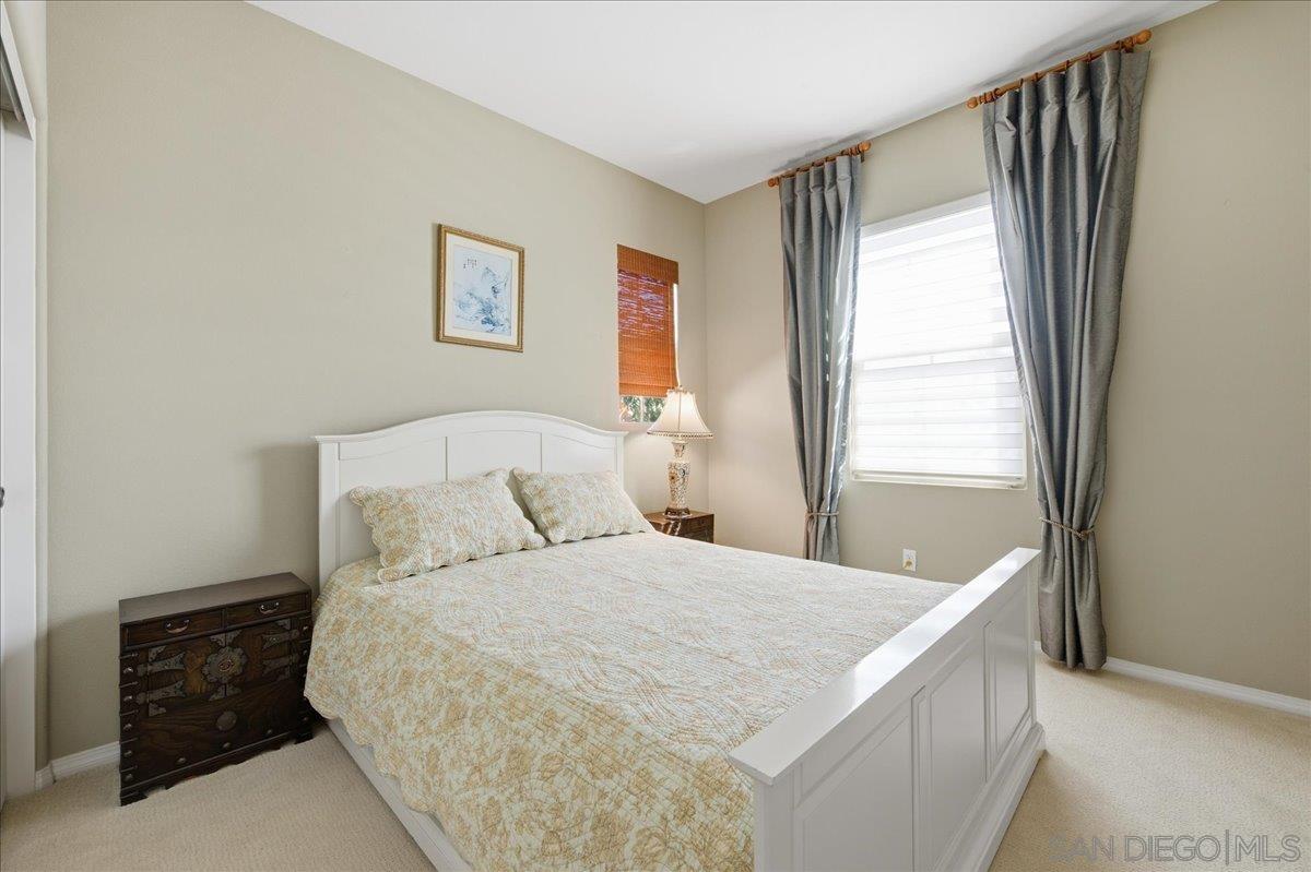 Detail Gallery Image 9 of 27 For 2076  Blue Oak Lane, Vista,  CA 92084 - 3 Beds | 2/1 Baths