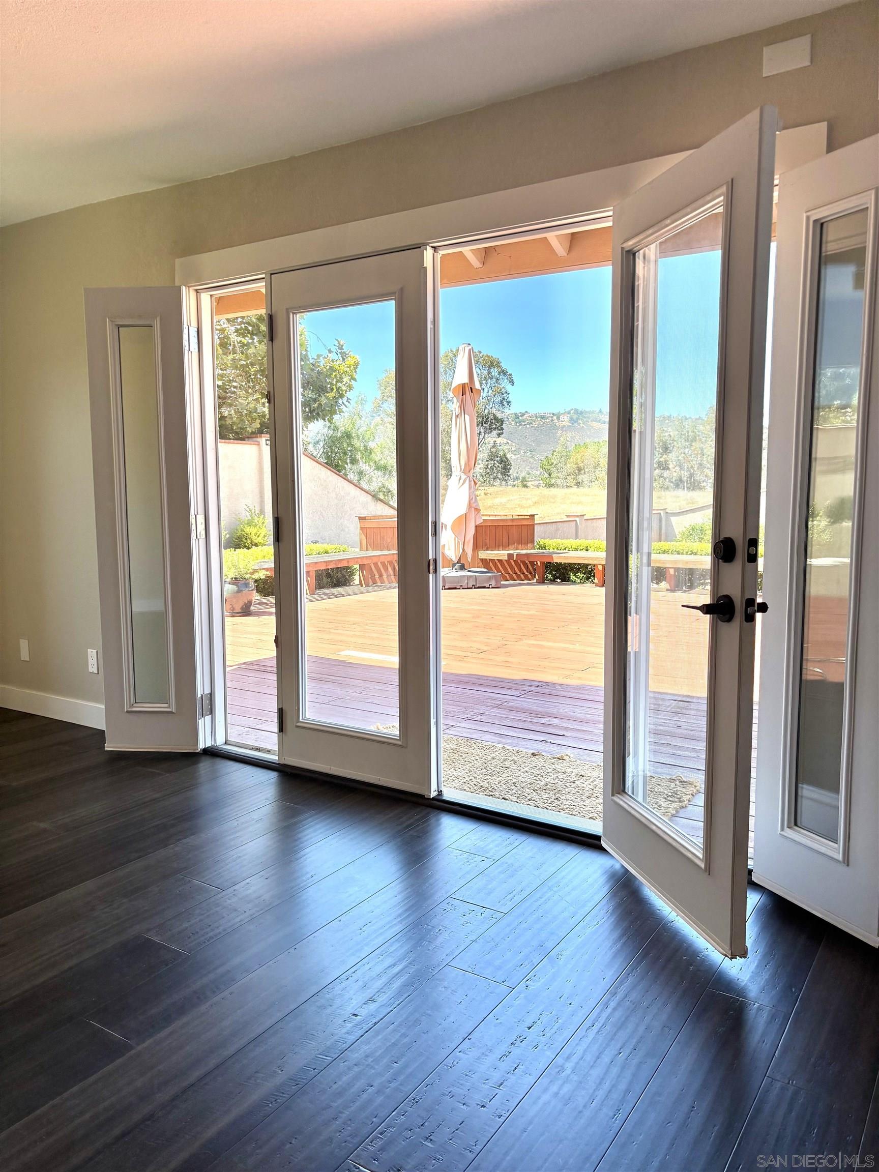 Detail Gallery Image 15 of 55 For 672  Chateau Place, Escondido,  CA 92029 - 4 Beds | 3 Baths