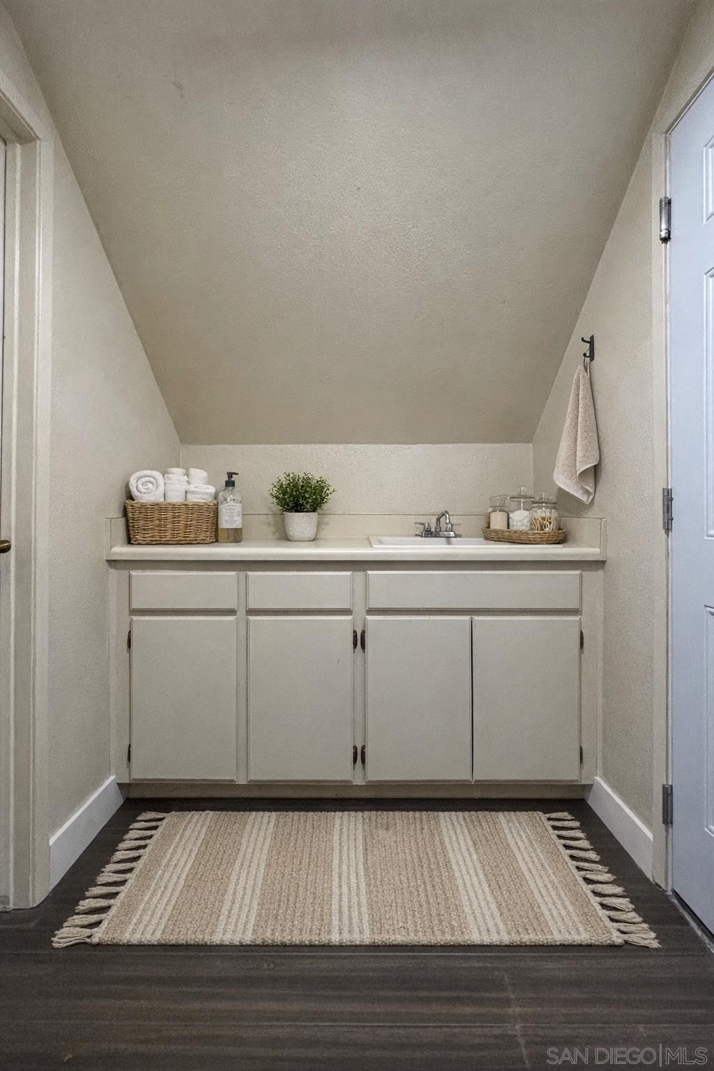 Detail Gallery Image 33 of 55 For 672  Chateau Place, Escondido,  CA 92029 - 4 Beds | 3 Baths