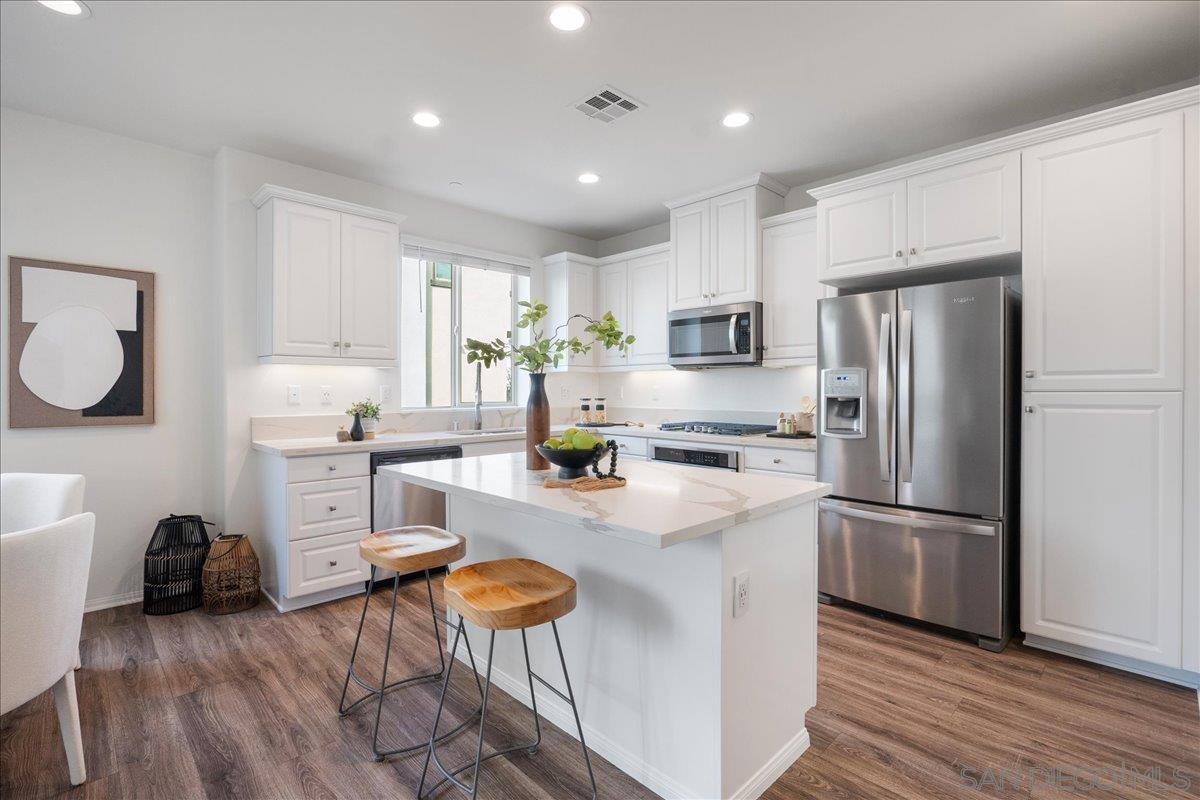 Detail Gallery Image 11 of 34 For 2325  Verano Way, Vista,  CA 92081 - 2 Beds | 2/1 Baths