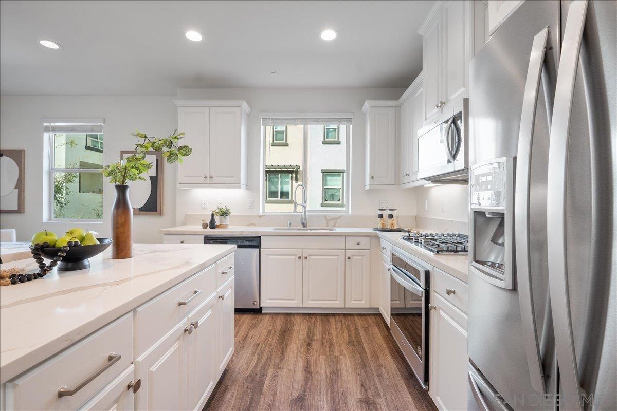 Detail Gallery Image 12 of 34 For 2325  Verano Way, Vista,  CA 92081 - 2 Beds | 2/1 Baths