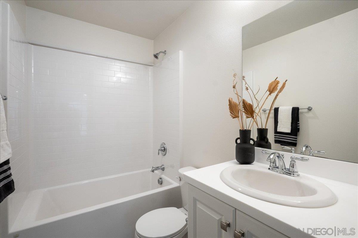 Detail Gallery Image 24 of 34 For 2325  Verano Way, Vista,  CA 92081 - 2 Beds | 2/1 Baths