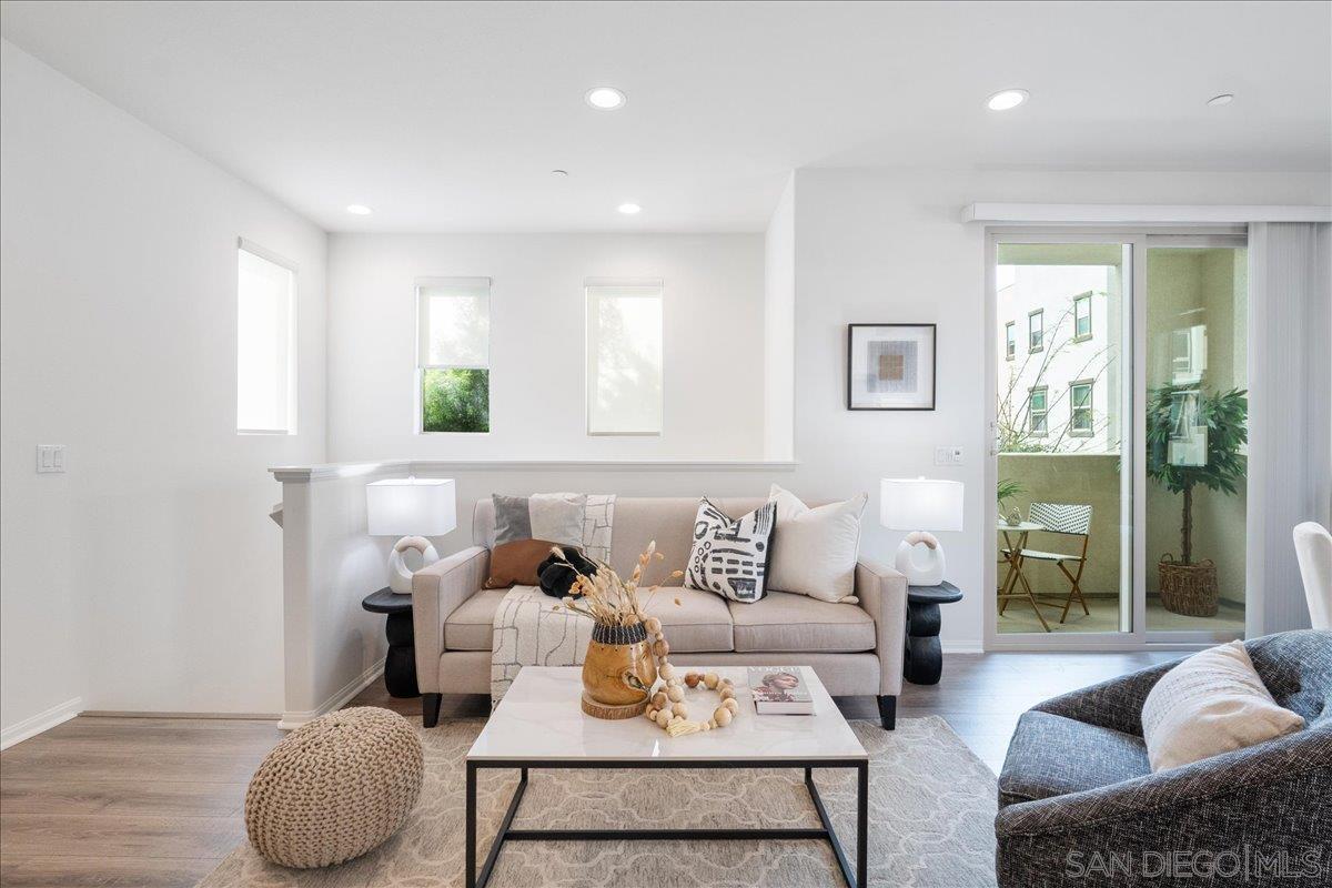 Detail Gallery Image 6 of 34 For 2325  Verano Way, Vista,  CA 92081 - 2 Beds | 2/1 Baths