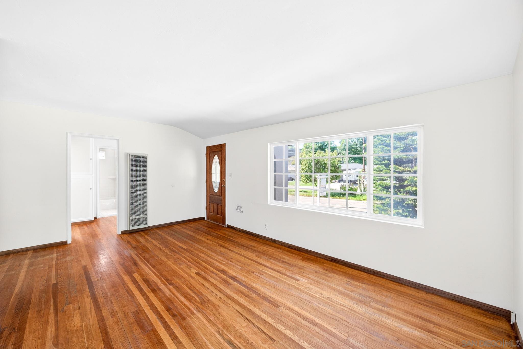 Detail Gallery Image 4 of 45 For 3451  Fairway Dr, La Mesa,  CA 91941 - 3 Beds | 2 Baths