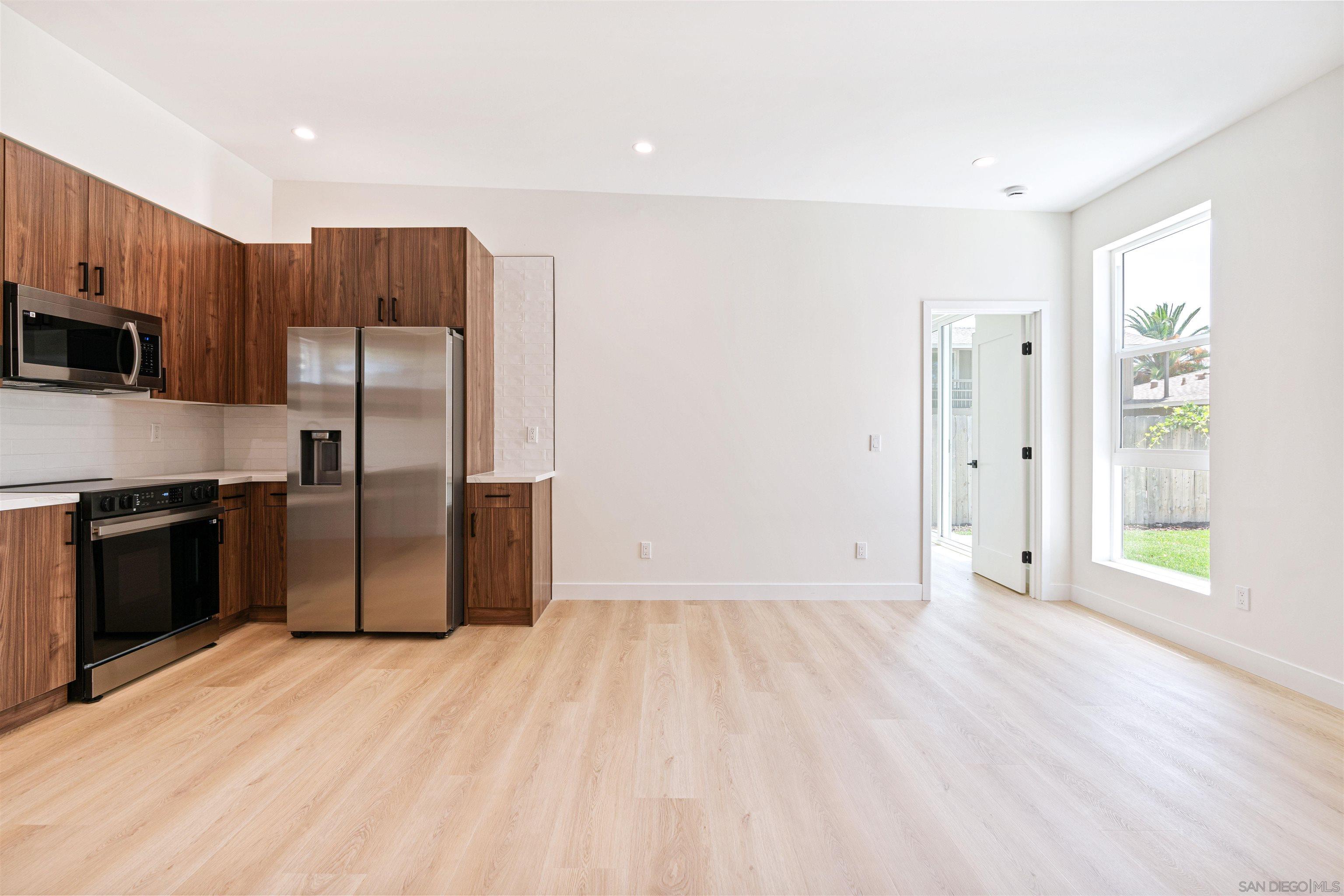 Detail Gallery Image 10 of 39 For 1160  Erica St, Escondido,  CA 92027 - 6 Beds | 4 Baths