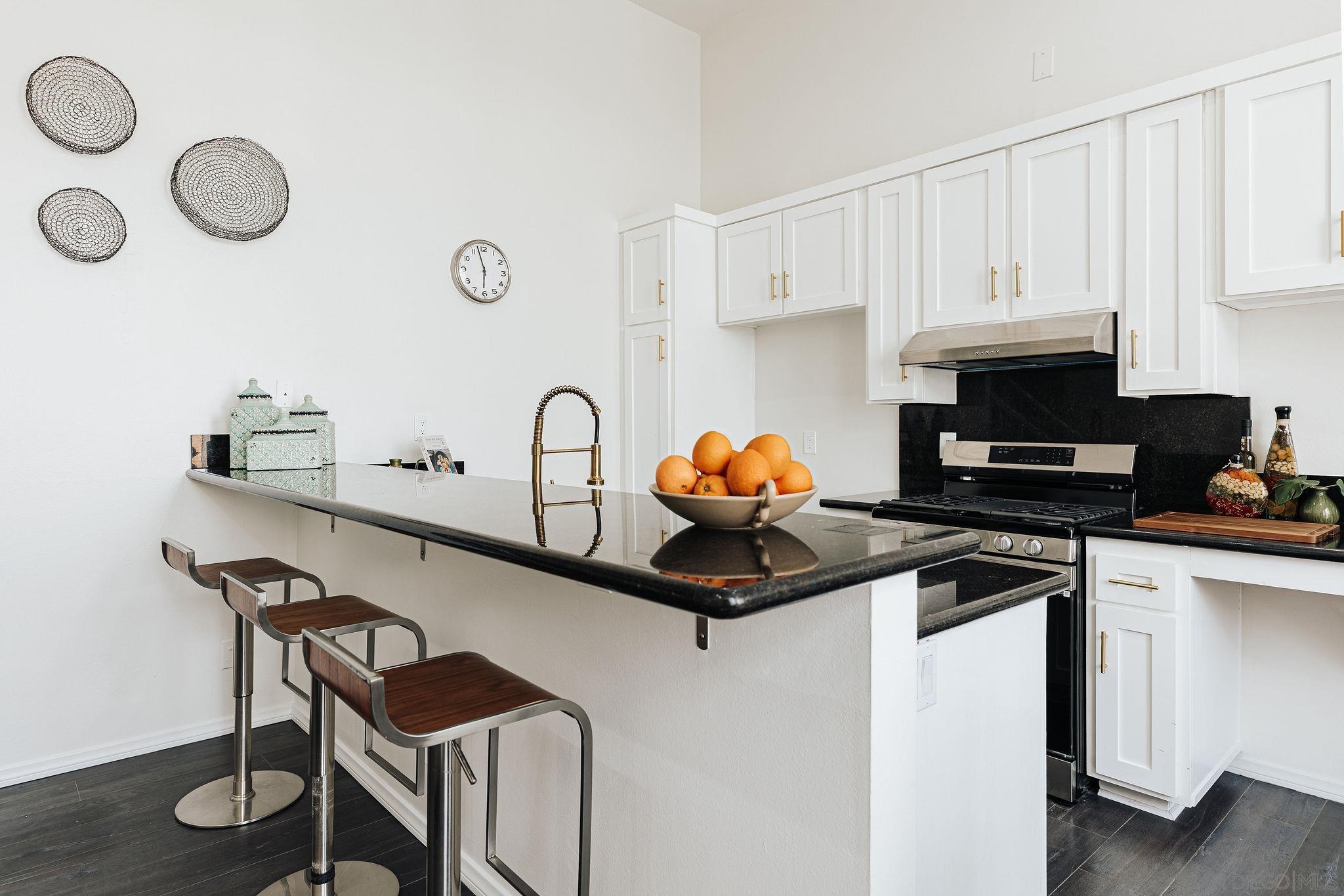 Detail Gallery Image 15 of 50 For 4652  Don Lorenzo Dr  a,  Los Angeles,  CA 90008 - 3 Beds | 3 Baths