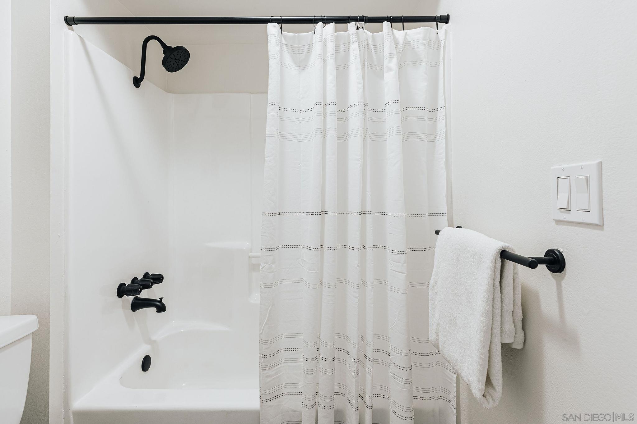 Detail Gallery Image 37 of 50 For 4652  Don Lorenzo Dr  a,  Los Angeles,  CA 90008 - 3 Beds | 3 Baths