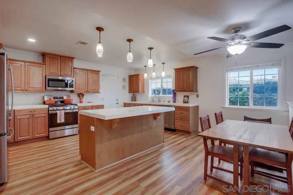 Detail Gallery Image 2 of 34 For 10520  El Nopal, Santee,  CA 92071 - 3 Beds | 2 Baths