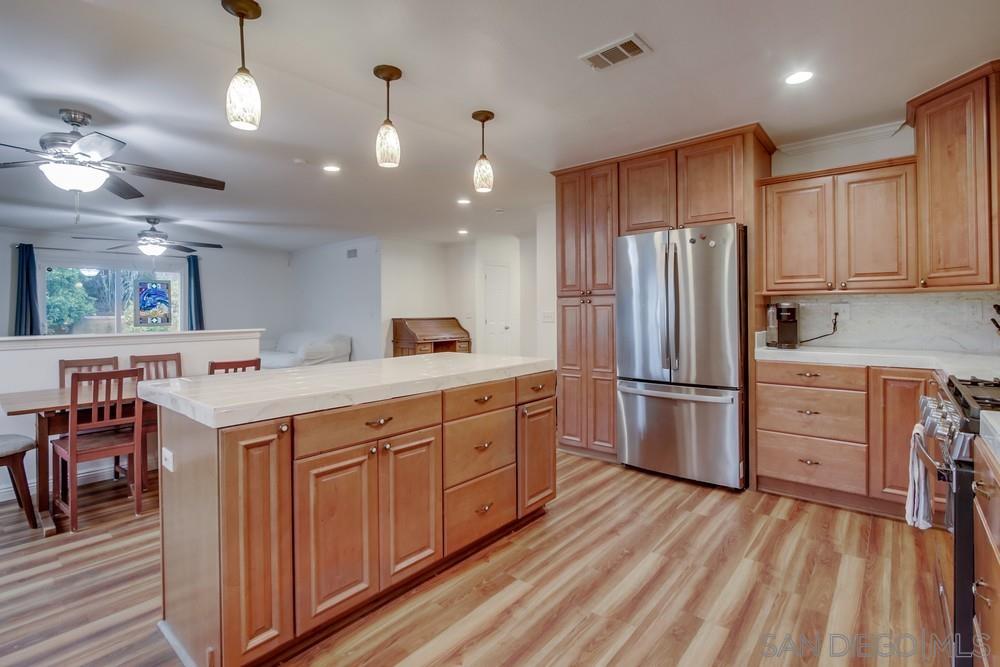 Detail Gallery Image 4 of 34 For 10520  El Nopal, Santee,  CA 92071 - 3 Beds | 2 Baths