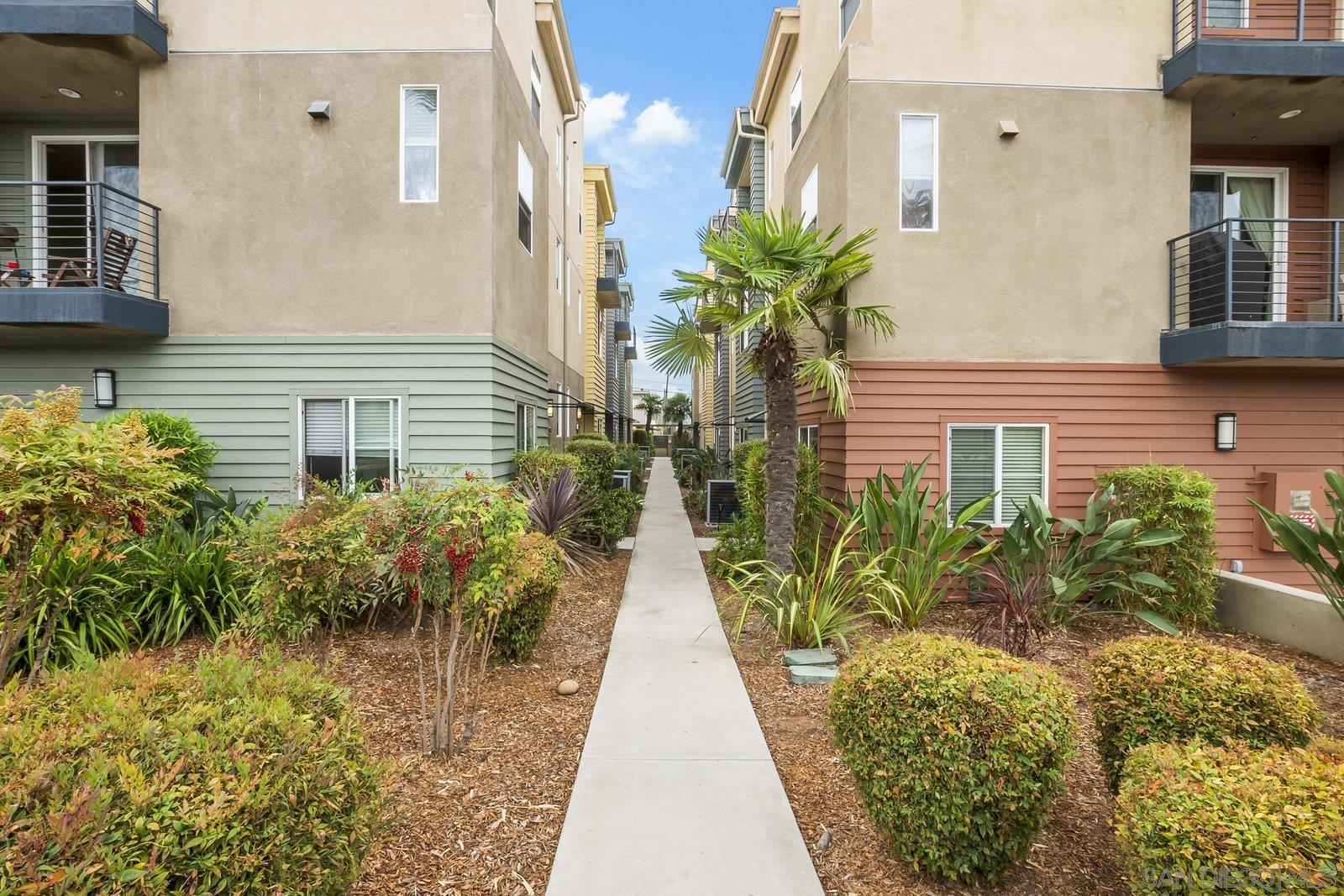 Detail Gallery Image 2 of 31 For 4541  Rainier Ave  #13,  San Diego,  CA 92120 - 4 Beds | 3 Baths